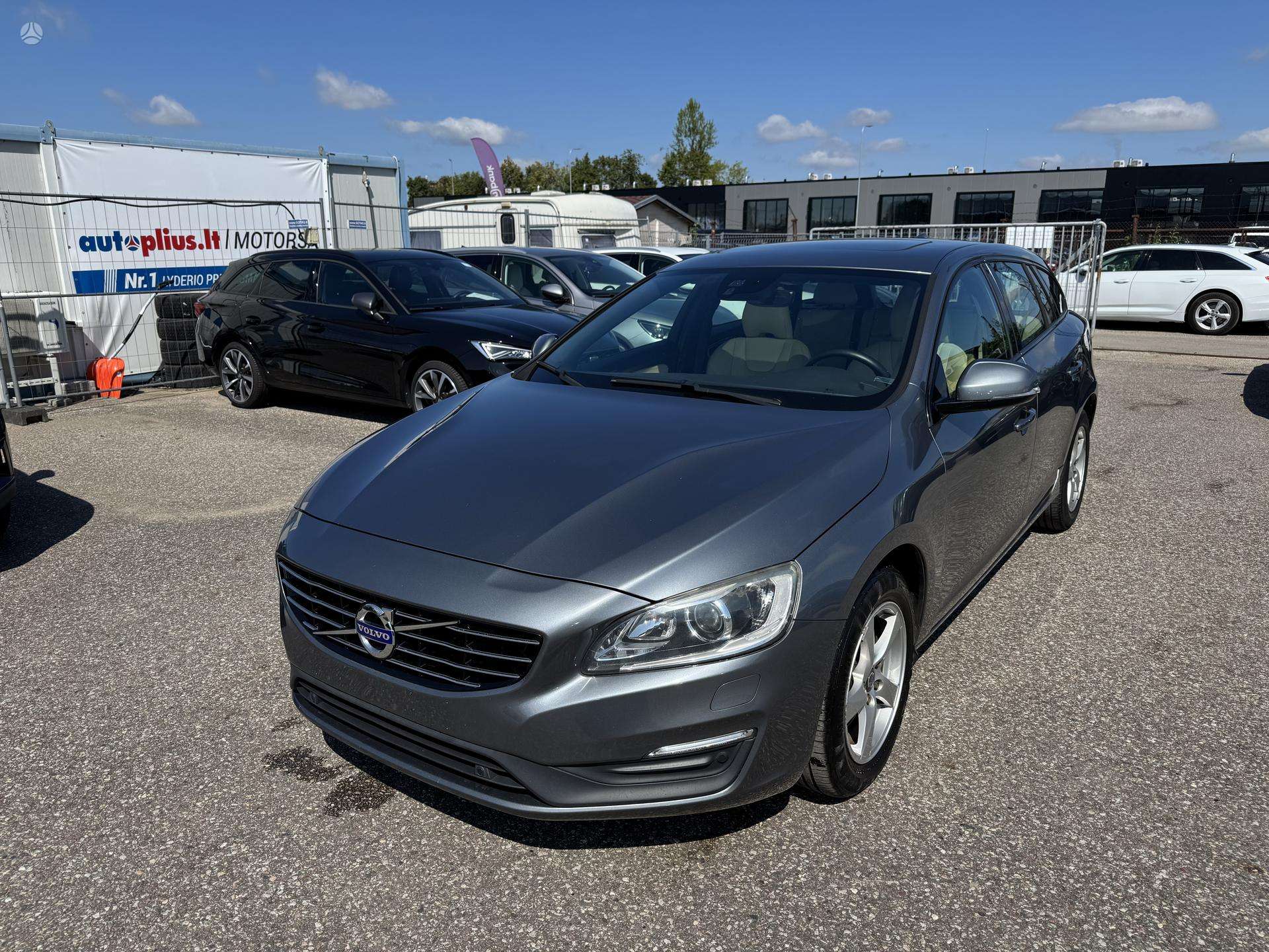 Volvo V60.