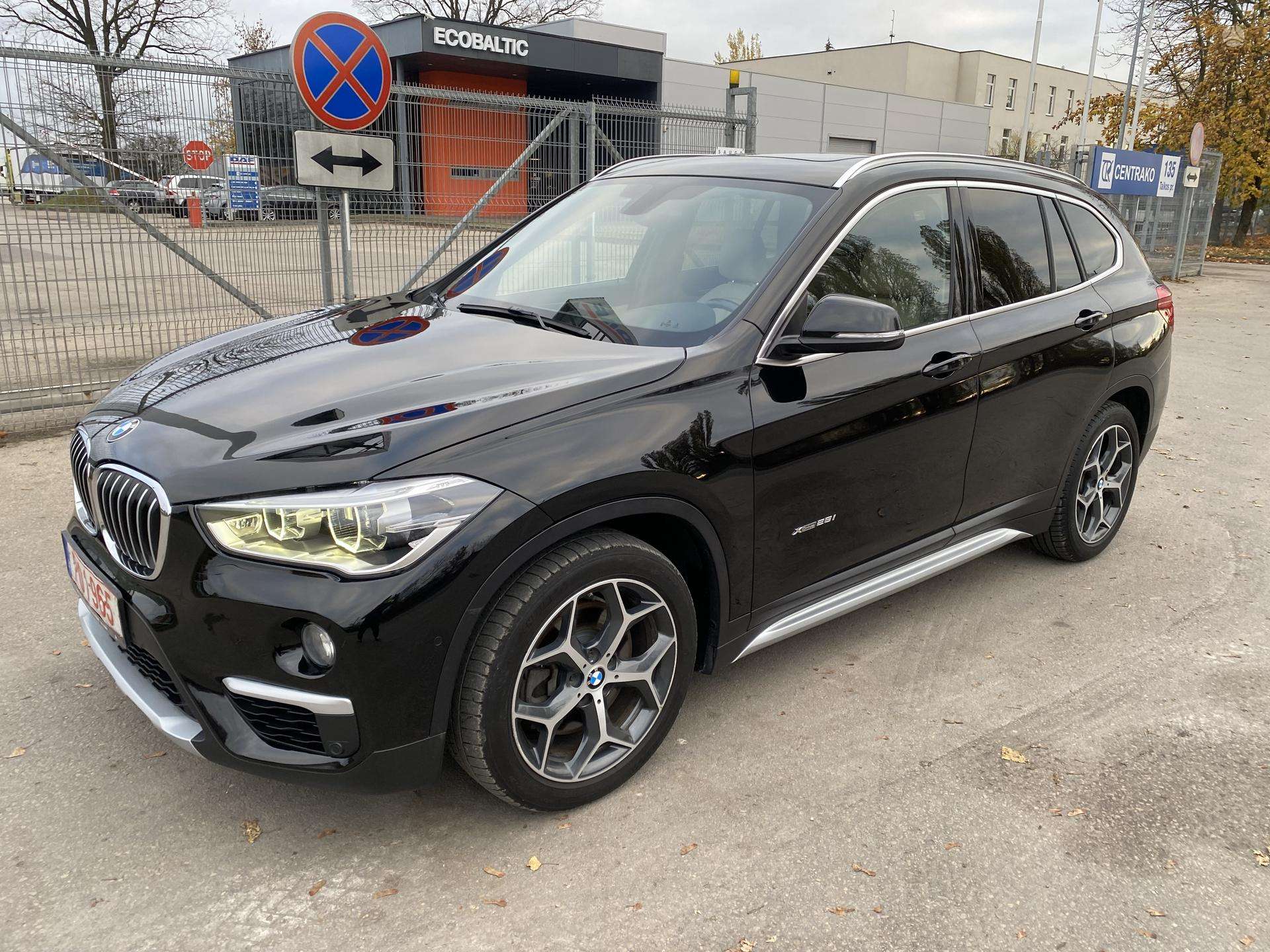 BMW X1.