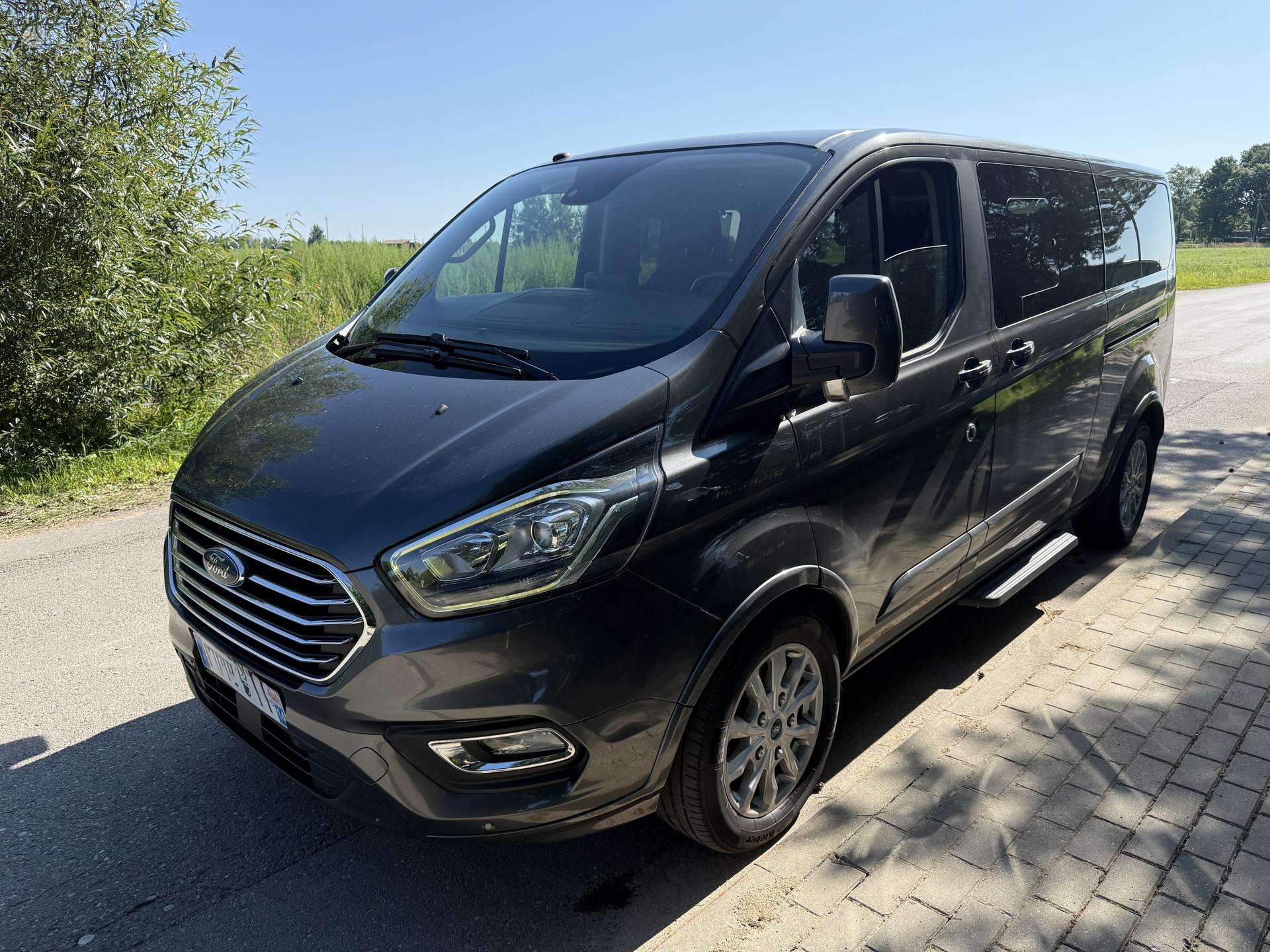 Ford Tourneo Custom.
