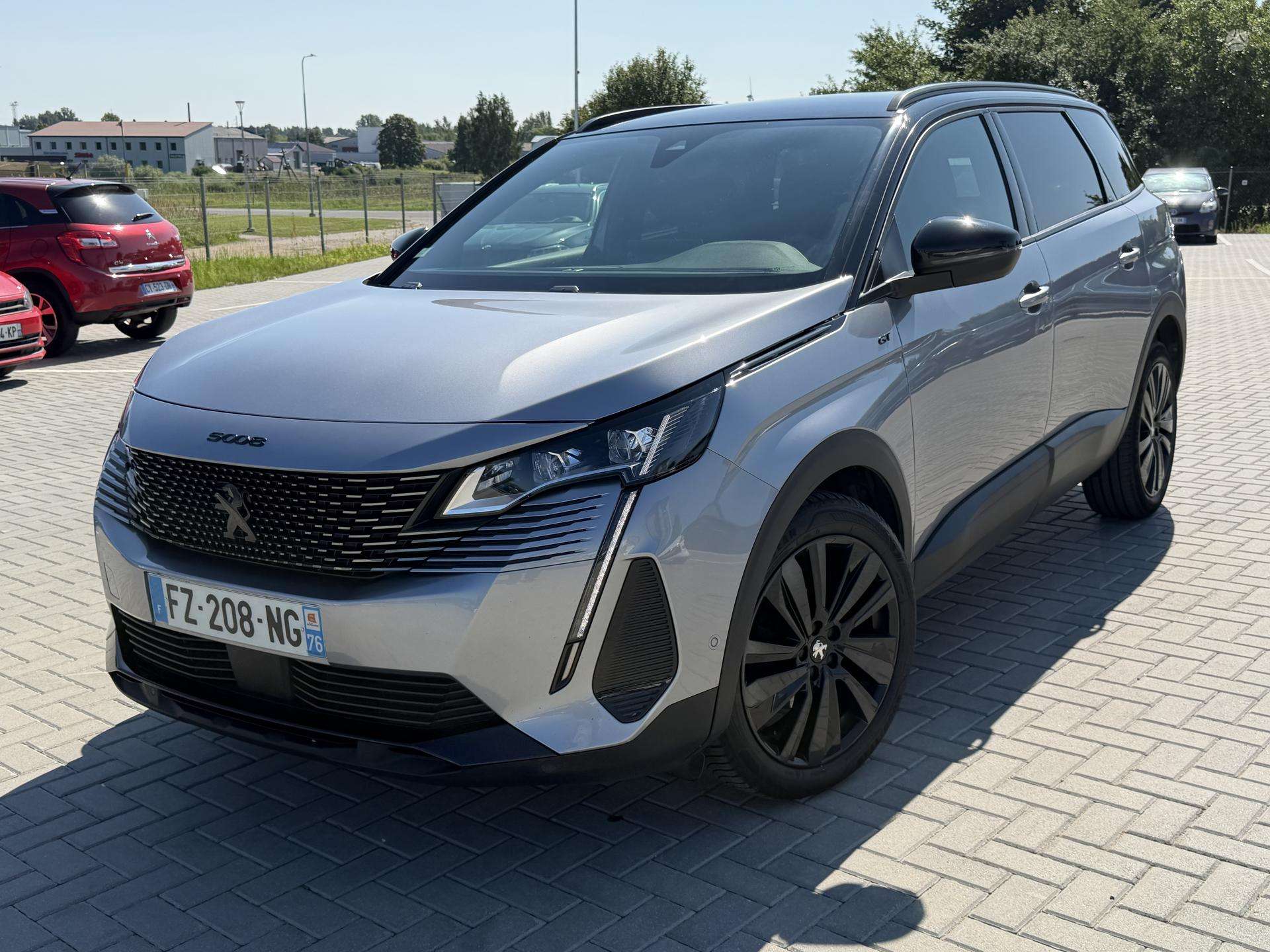 Peugeot 5008.
