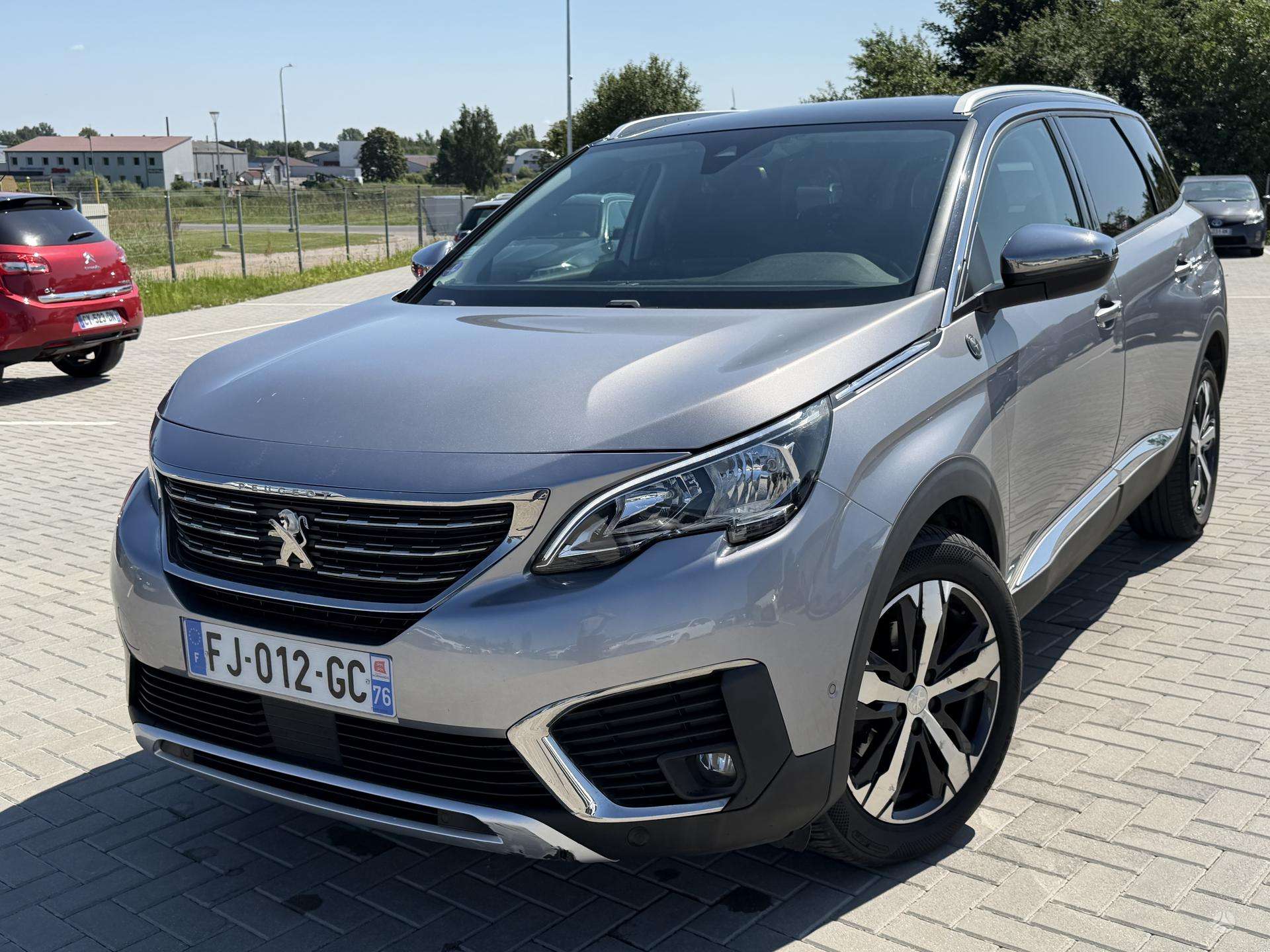 Peugeot 5008.