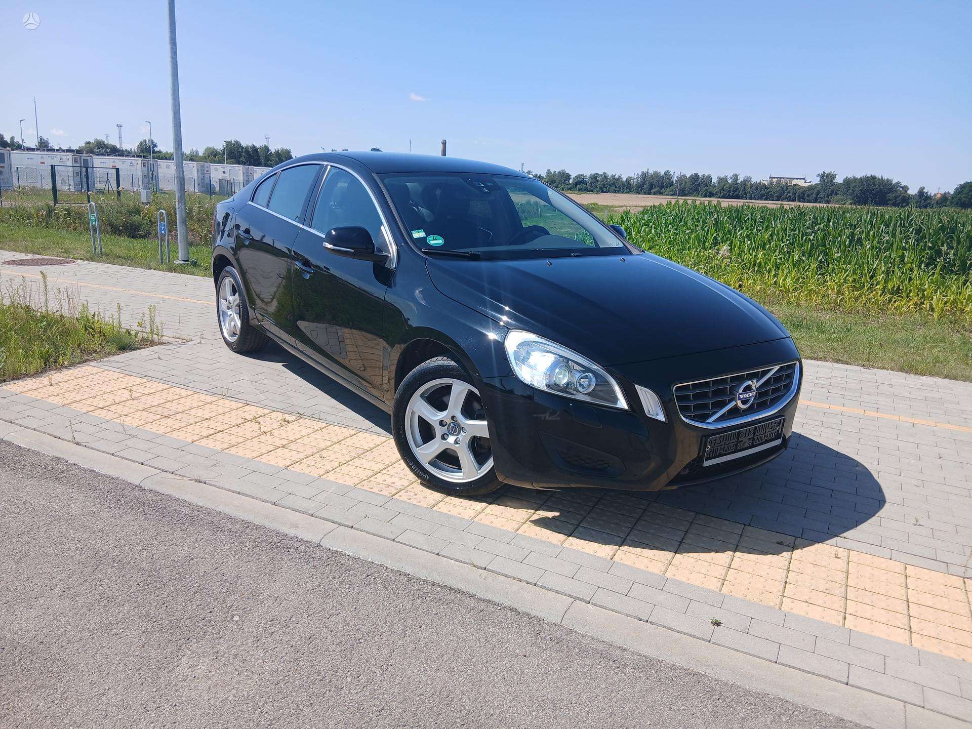 Volvo S60.