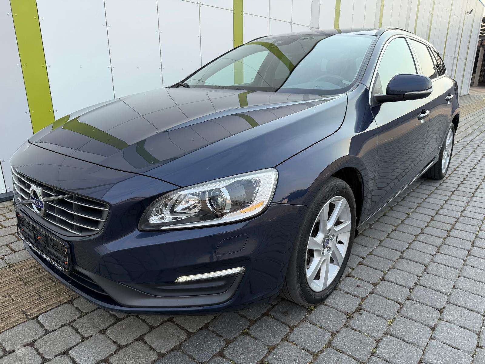 Volvo V60.