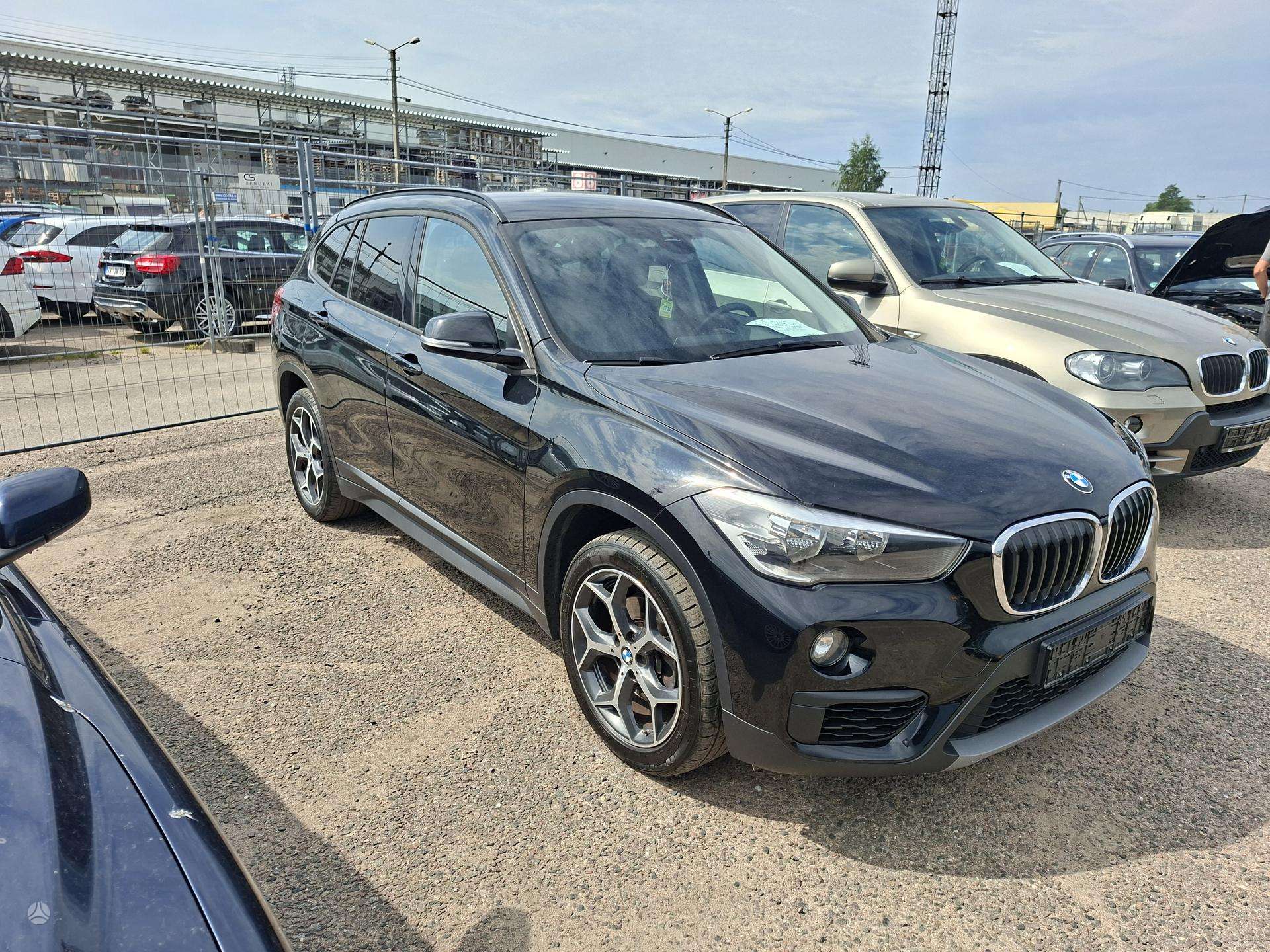 BMW X1.