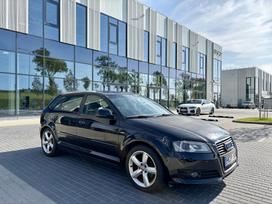 Audi A3.