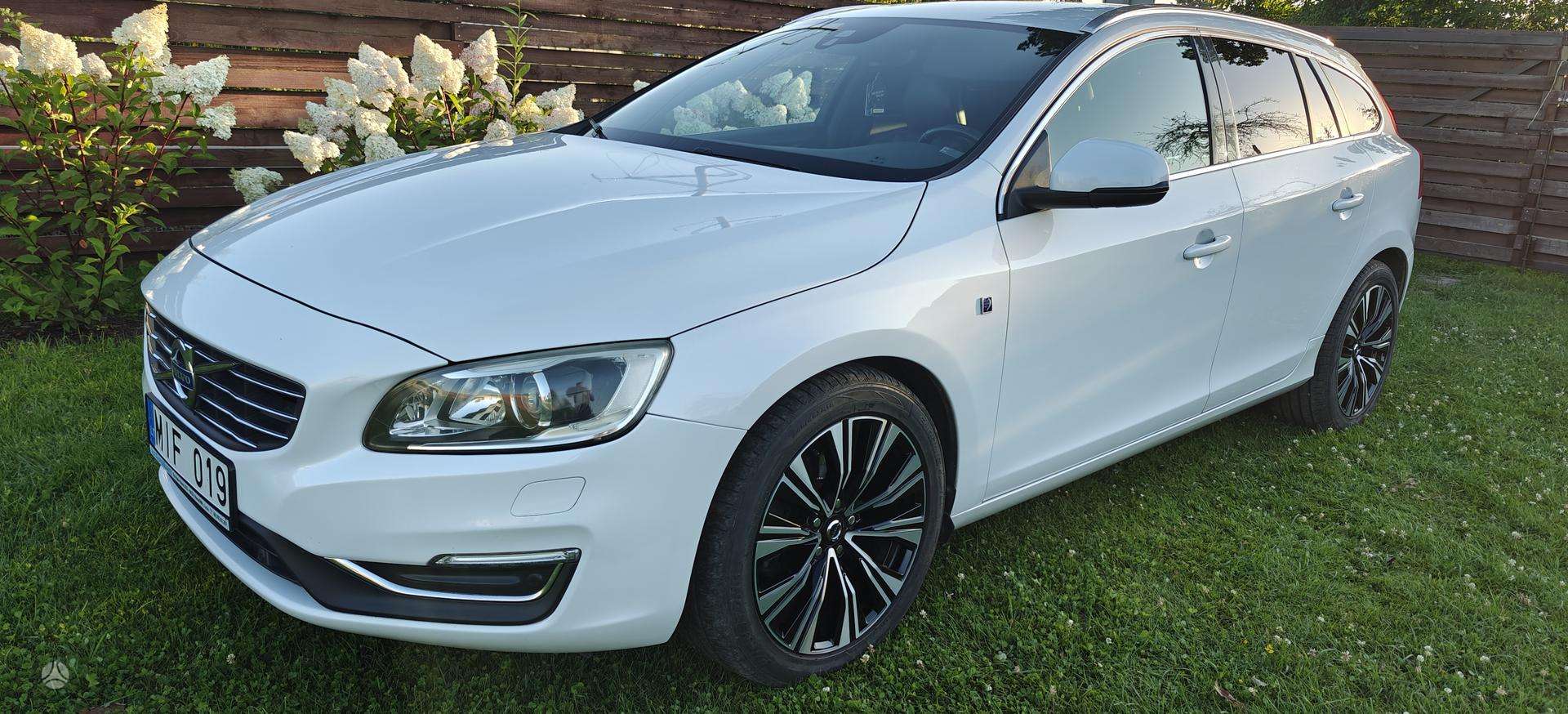 Volvo V60.