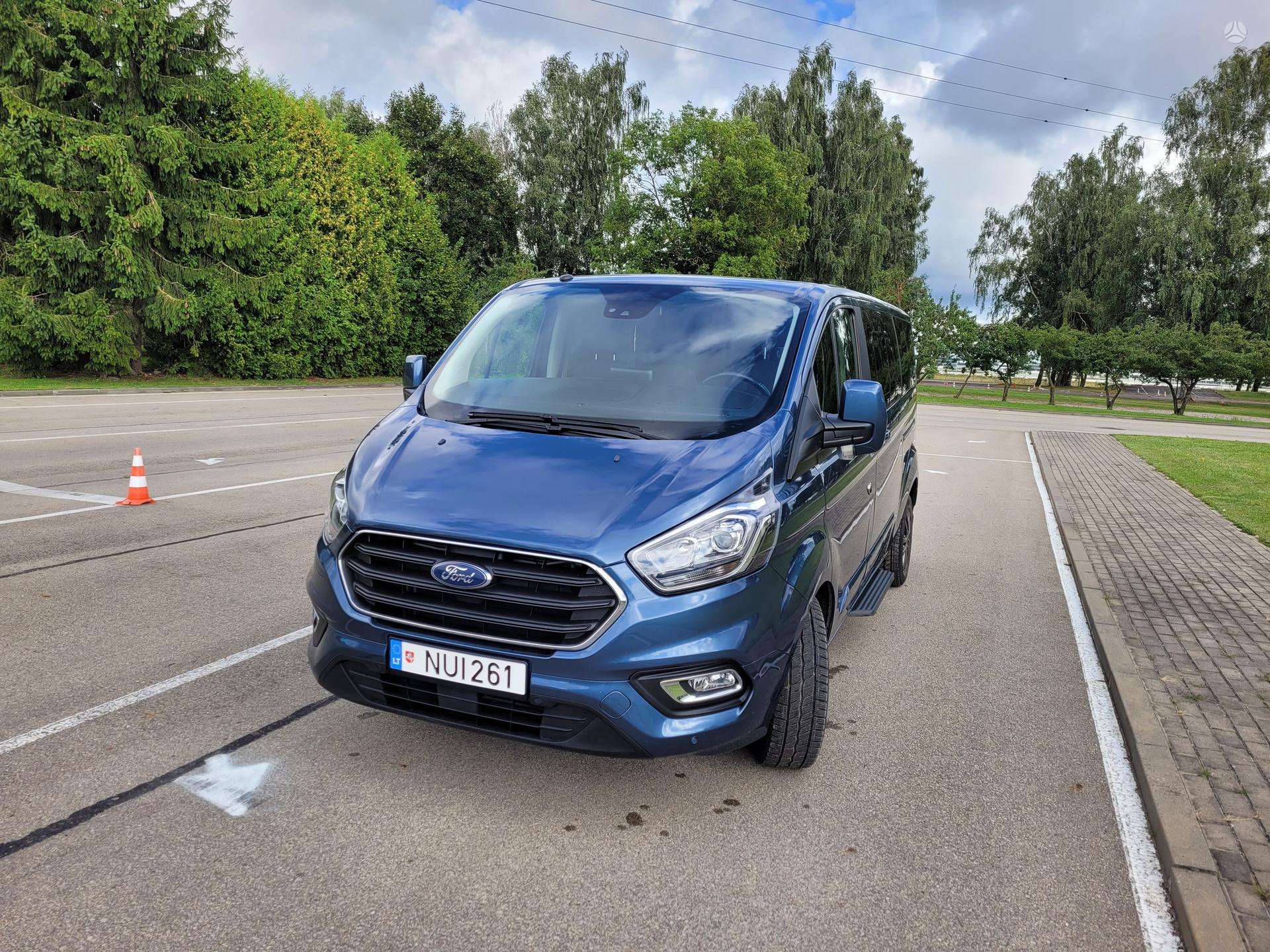 Ford Tourneo Custom.
