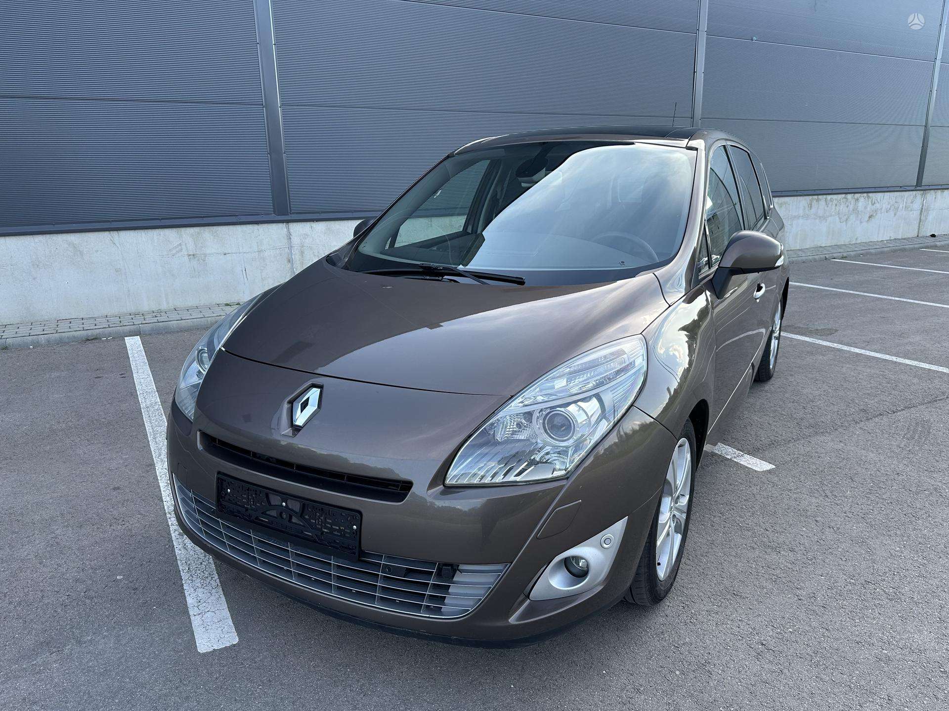 Renault Grand Scenic.