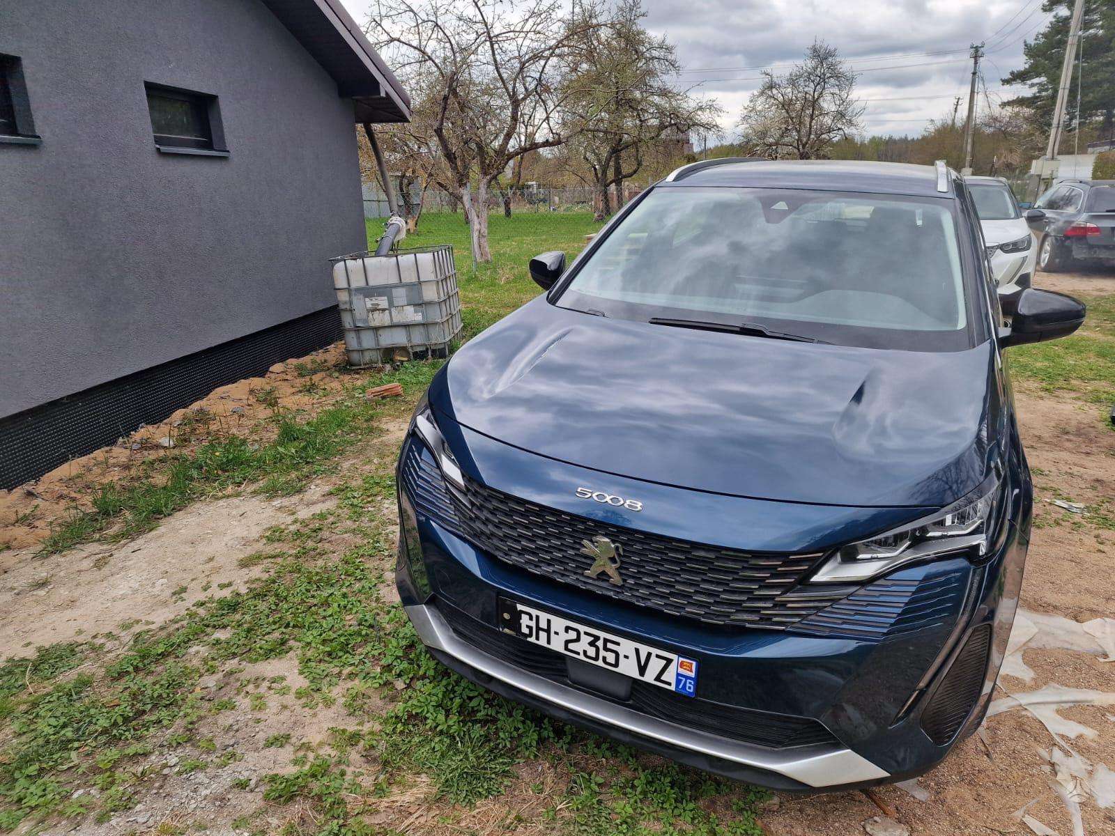 Peugeot 5008.