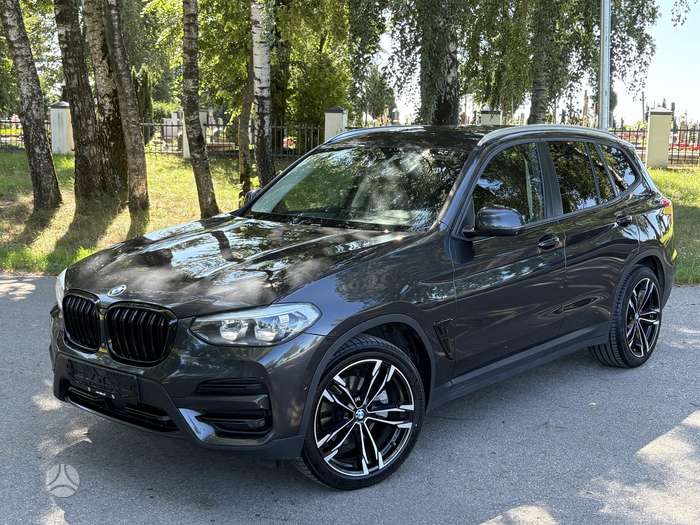 BMW X3.