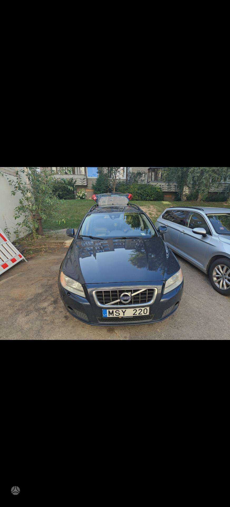 Volvo V70.