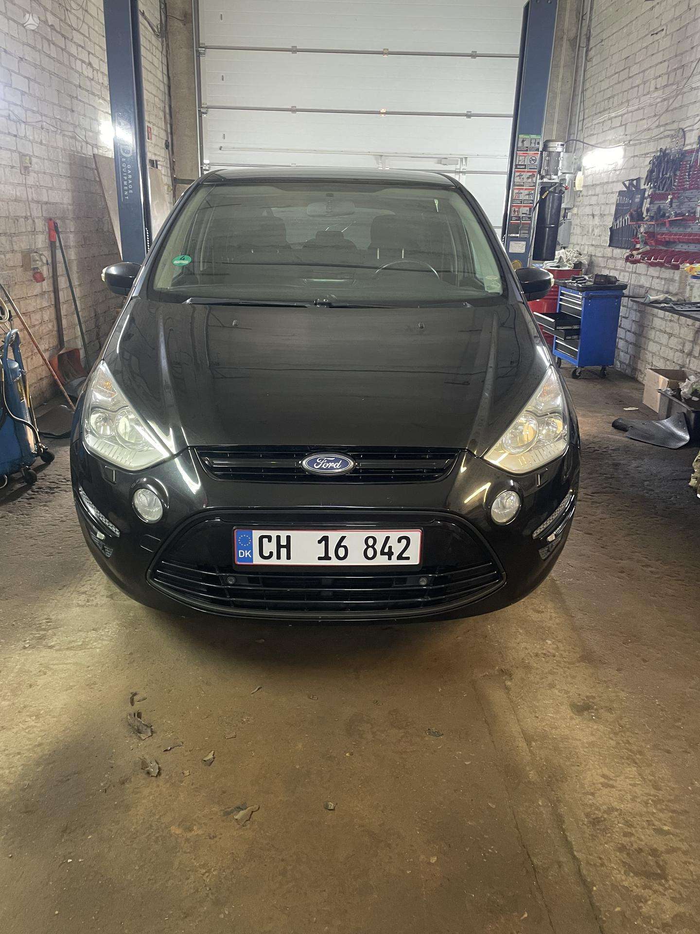 Ford S-MAX.
