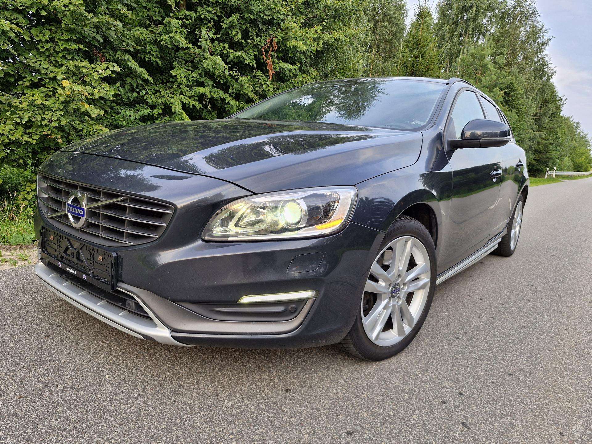 Volvo V60.
