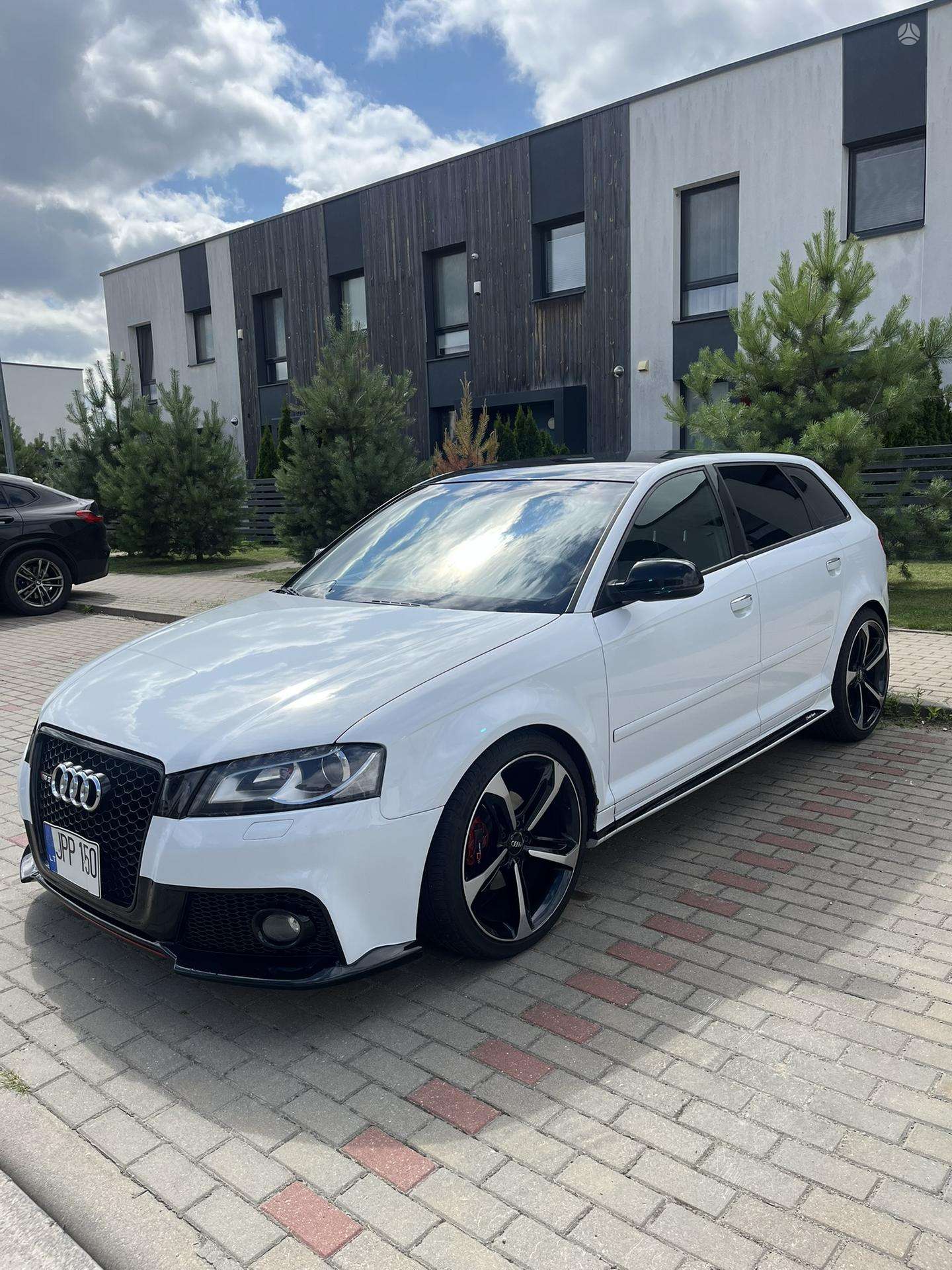 Audi A3.