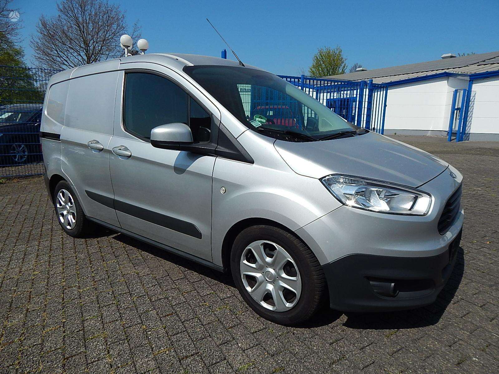 Ford Transit Courier.