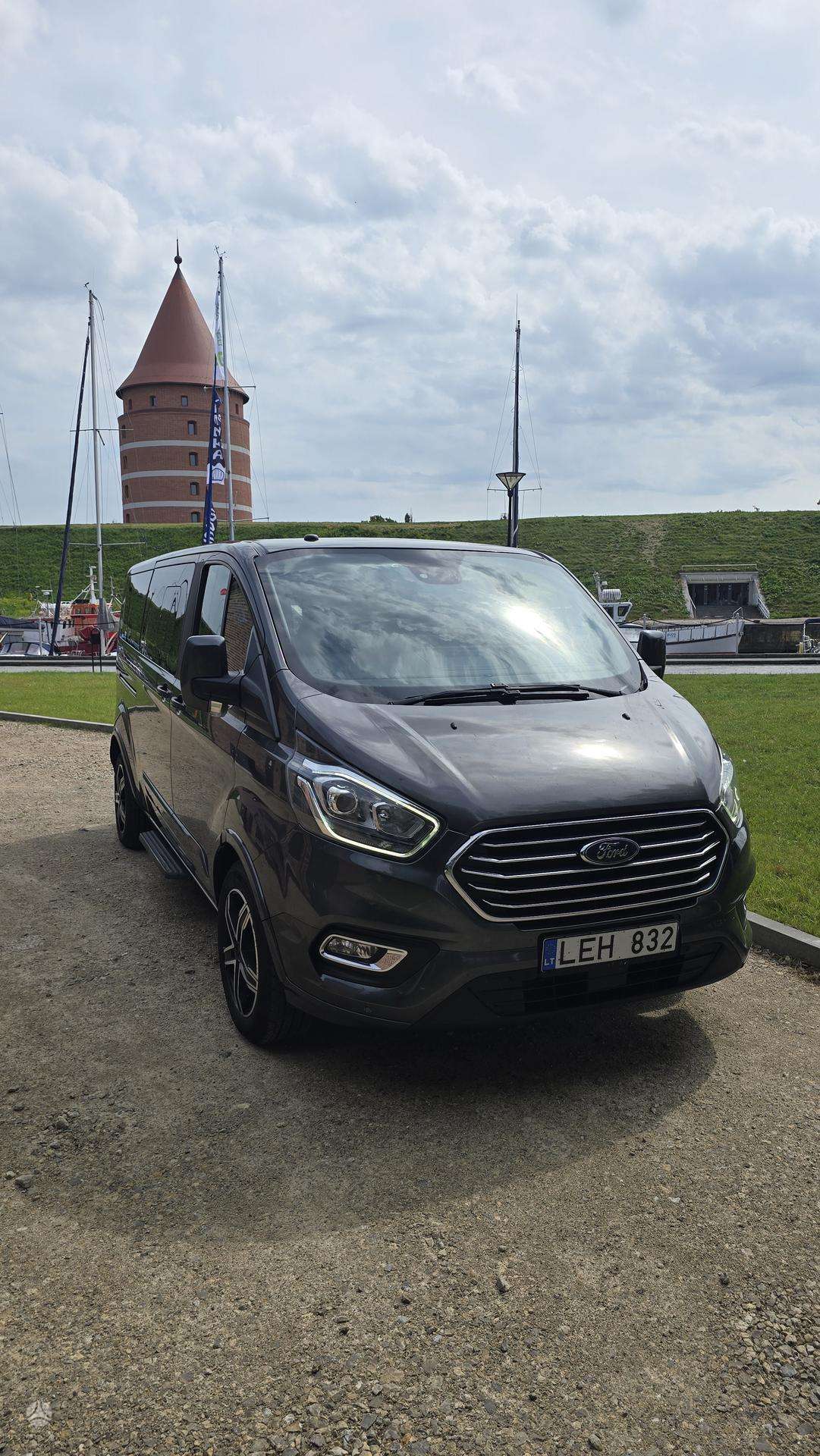 Ford Tourneo Custom.