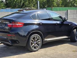 BMW X6.
