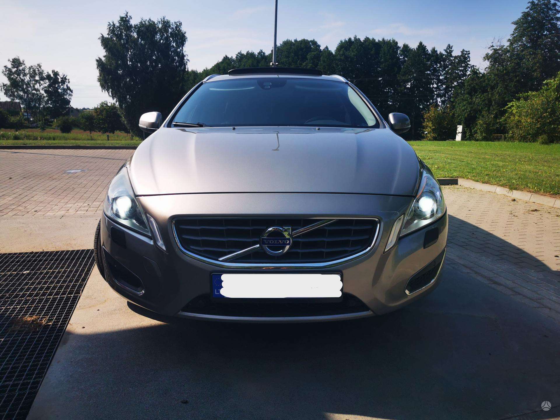 Volvo V60.