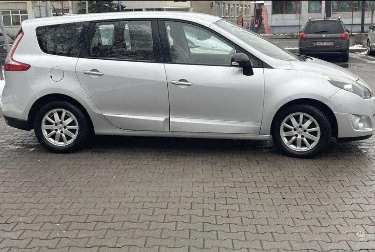 Renault Grand Scenic.
