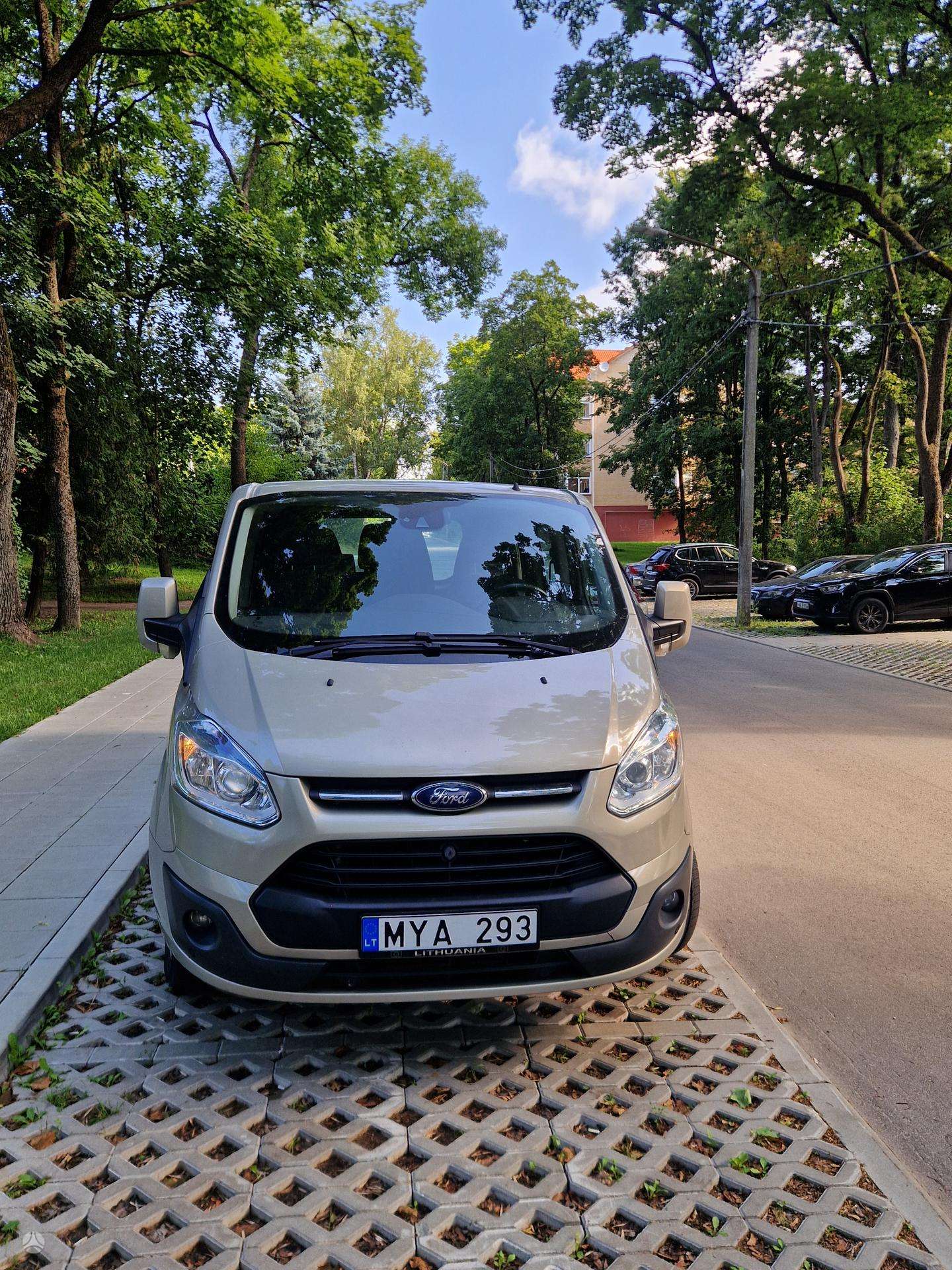 Ford Transit Custom.