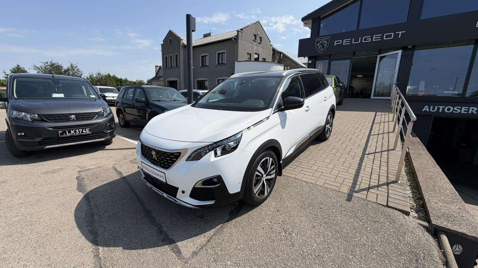 Peugeot 5008.