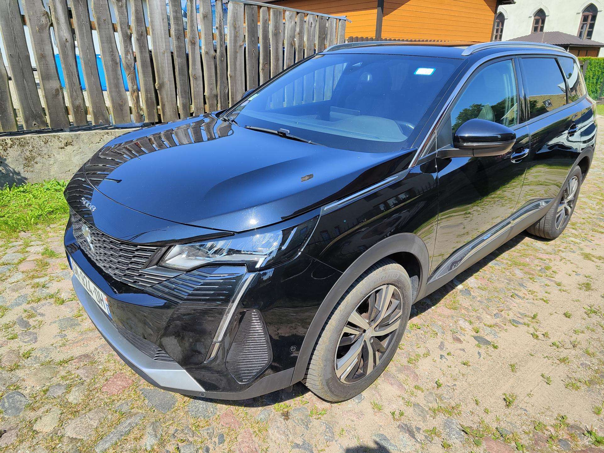 Peugeot 5008.