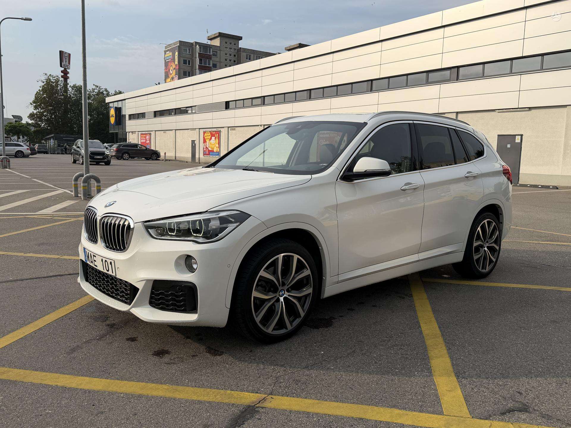 BMW X1.