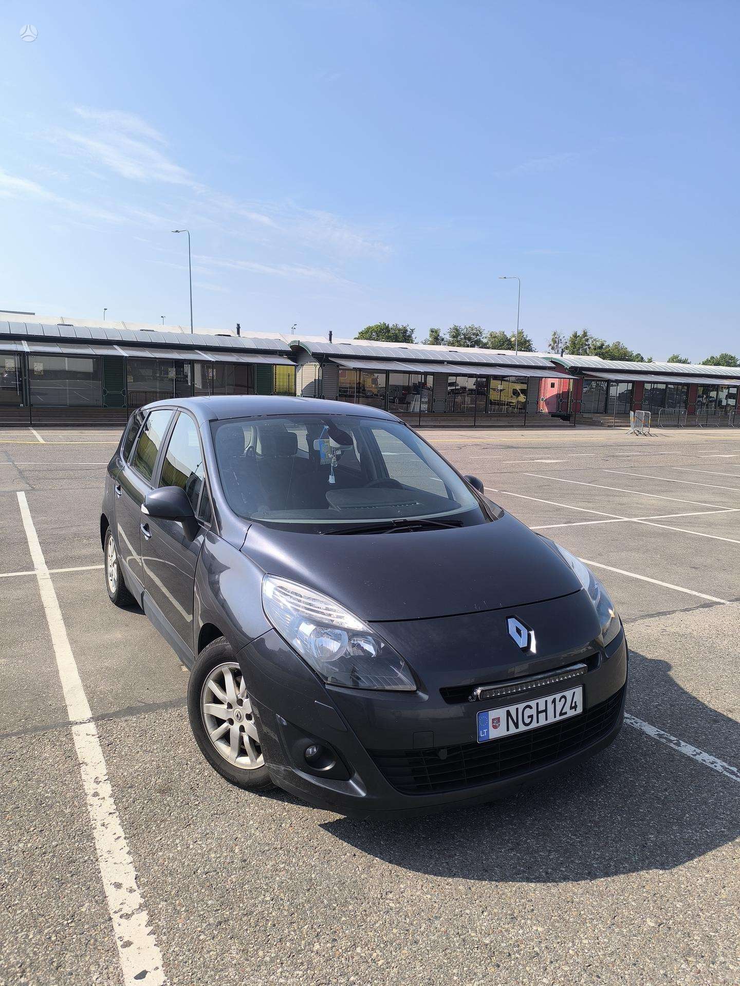 Renault Grand Scenic.