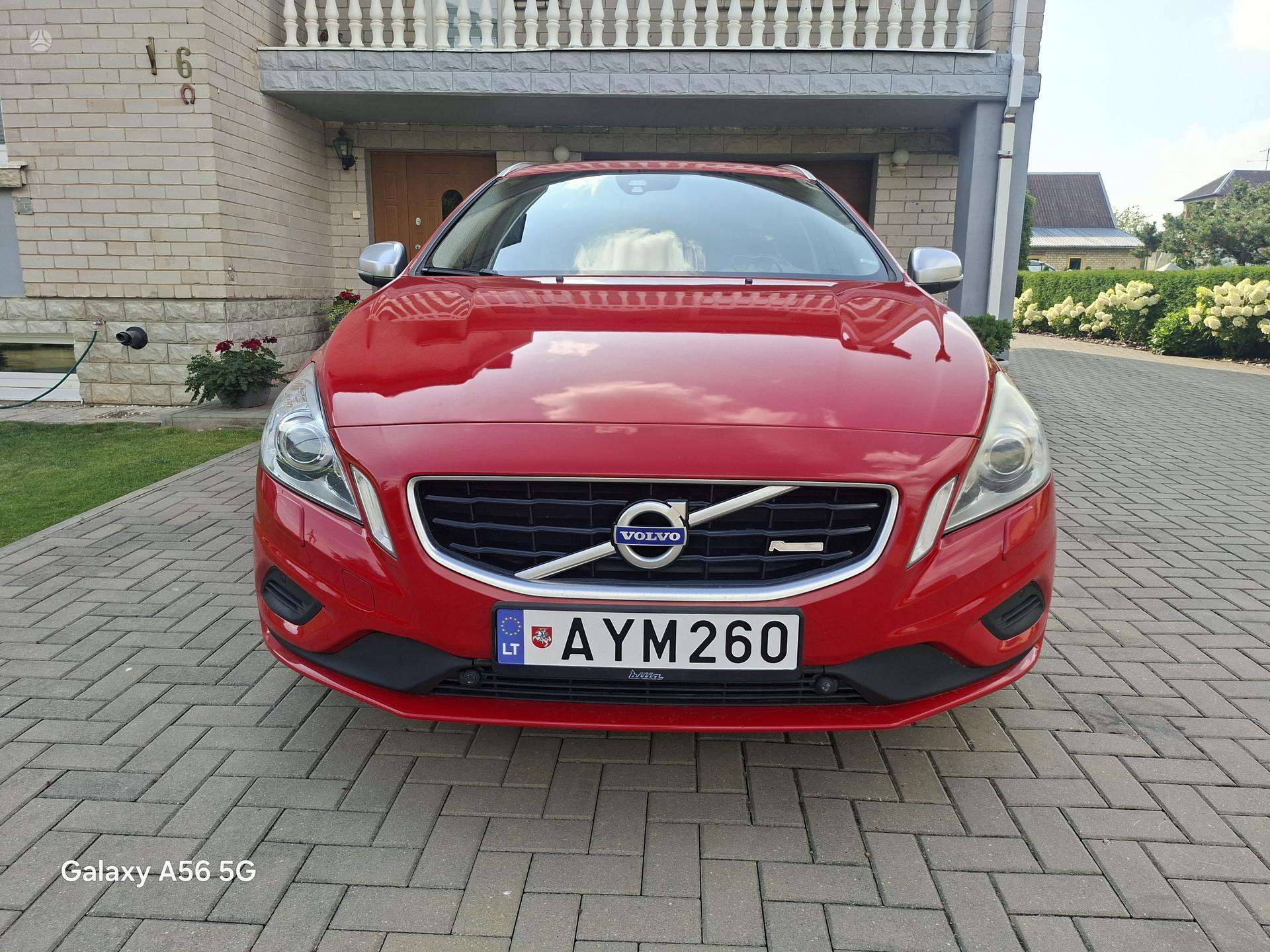 Volvo V60.