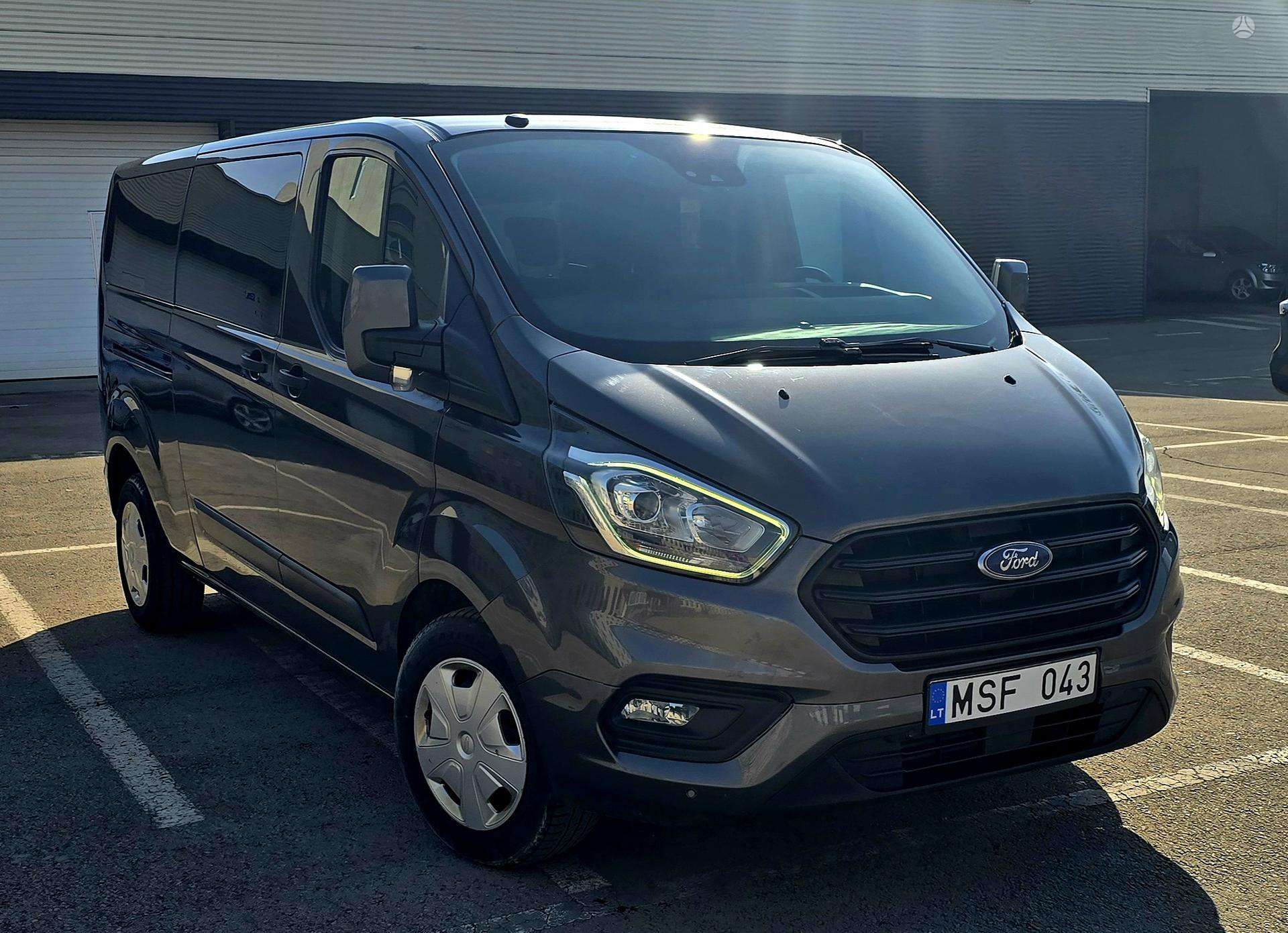 Ford Tourneo Custom.