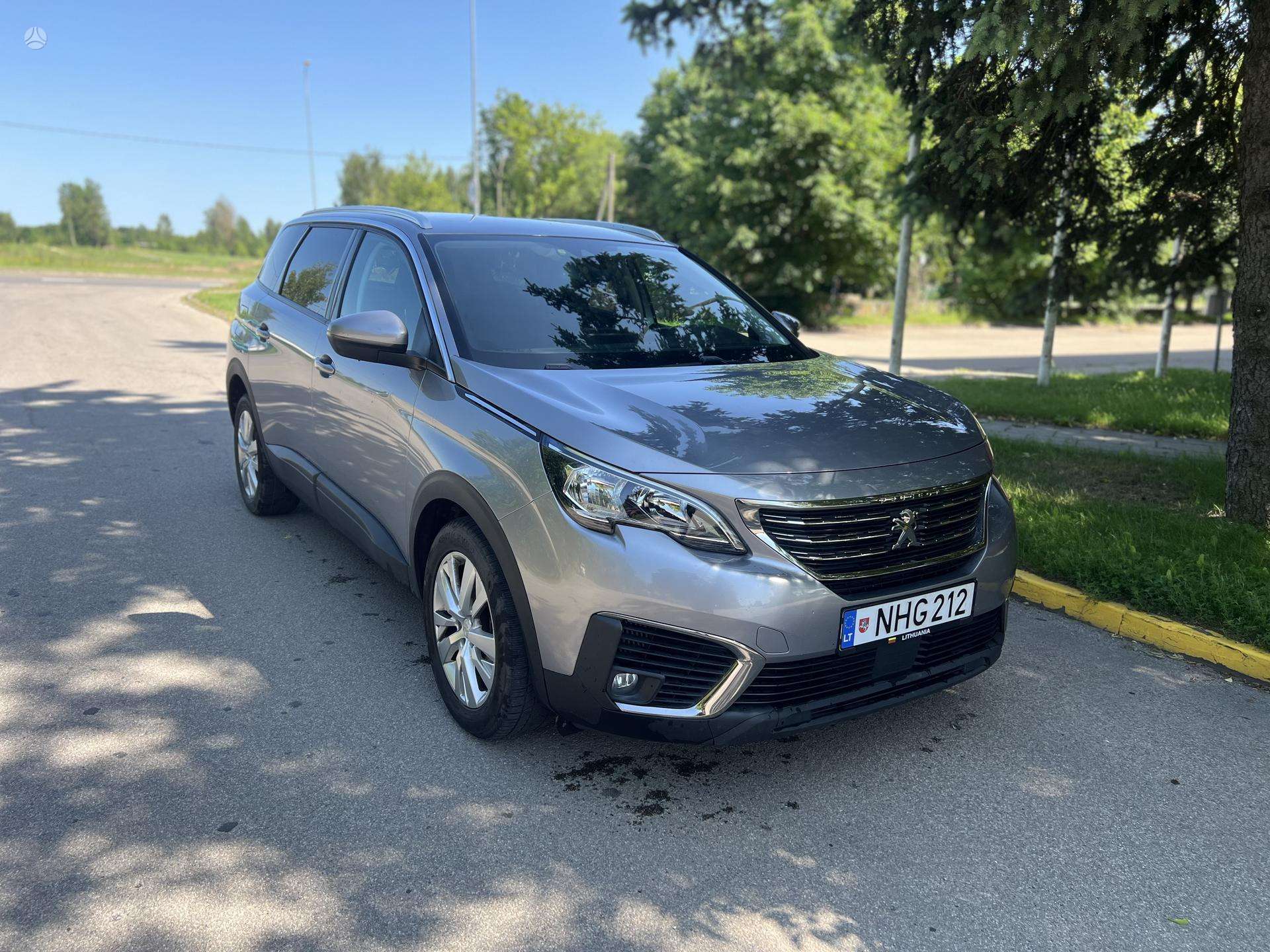 Peugeot 5008.