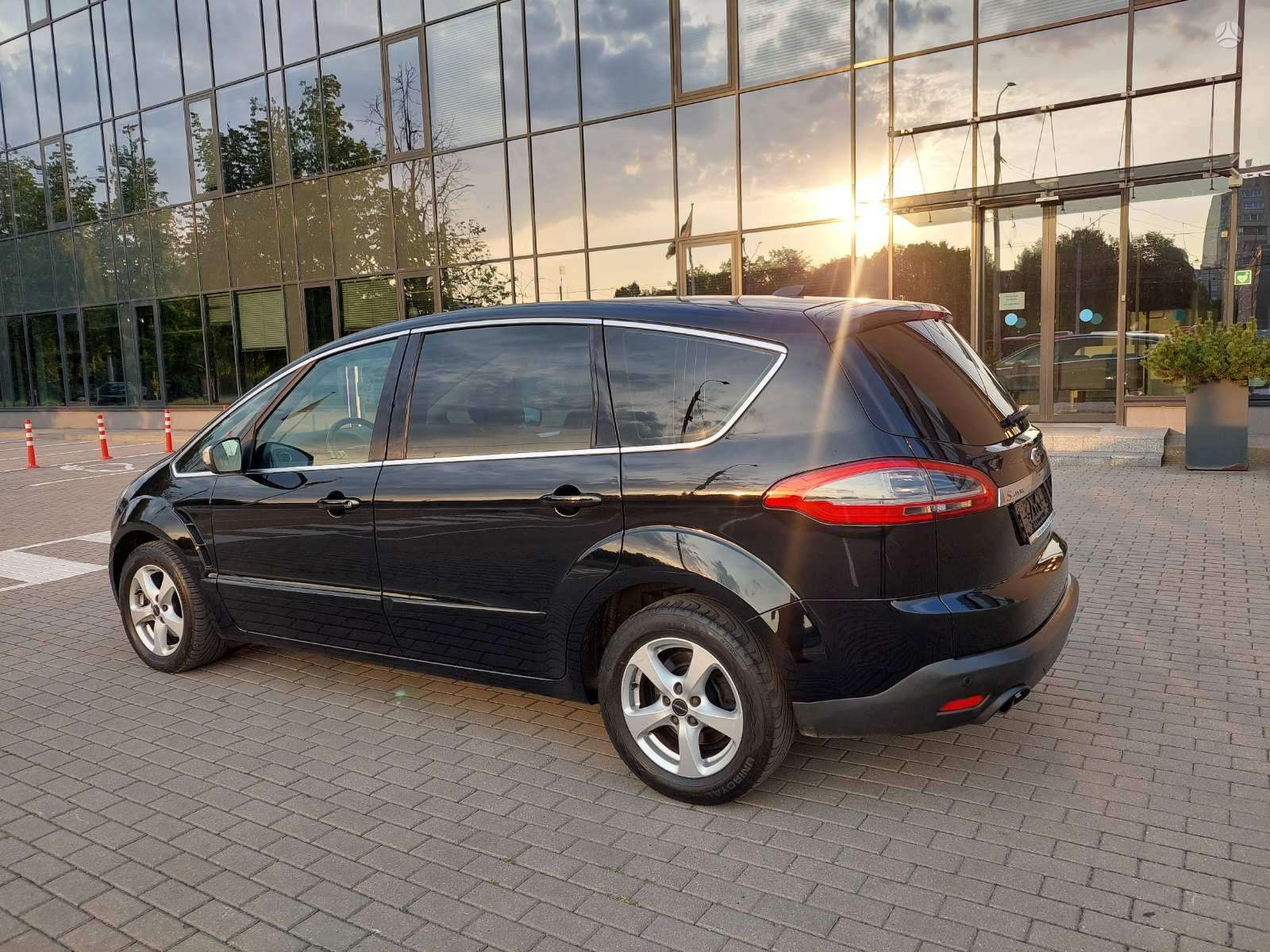 Ford S-MAX.