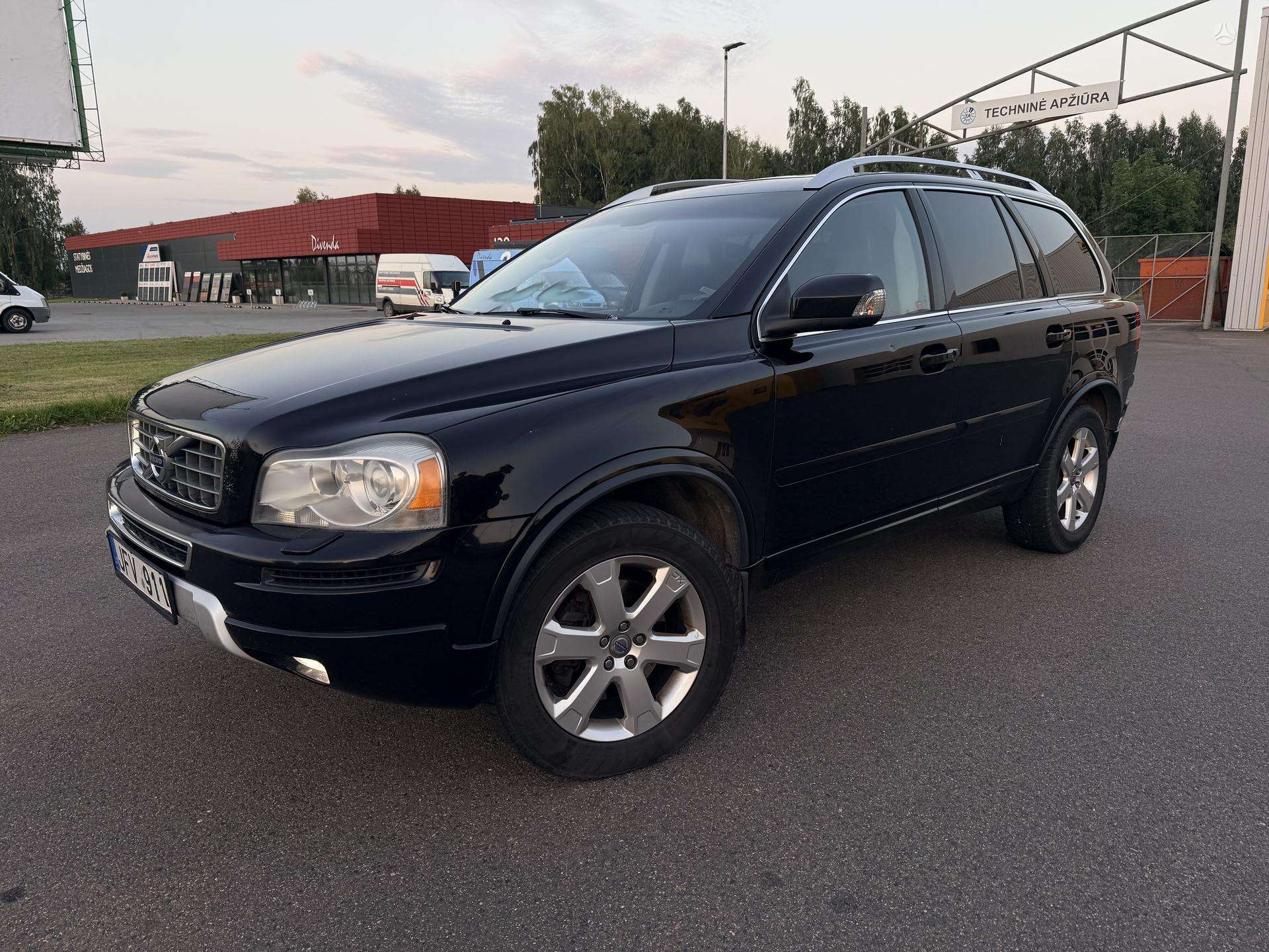 Volvo XC90.