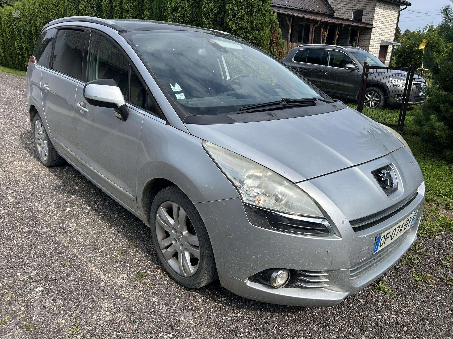 Peugeot 5008.