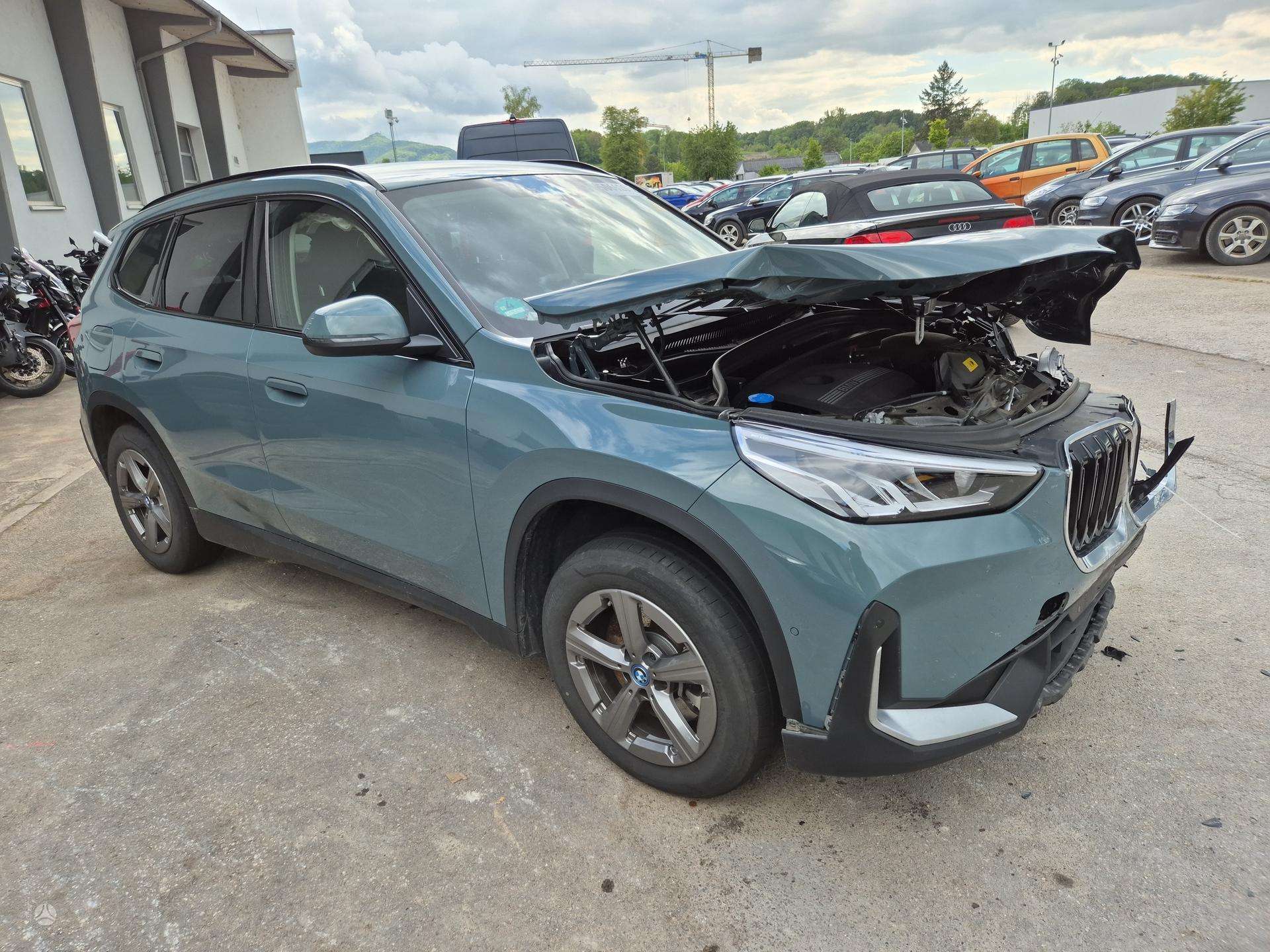 BMW X1.