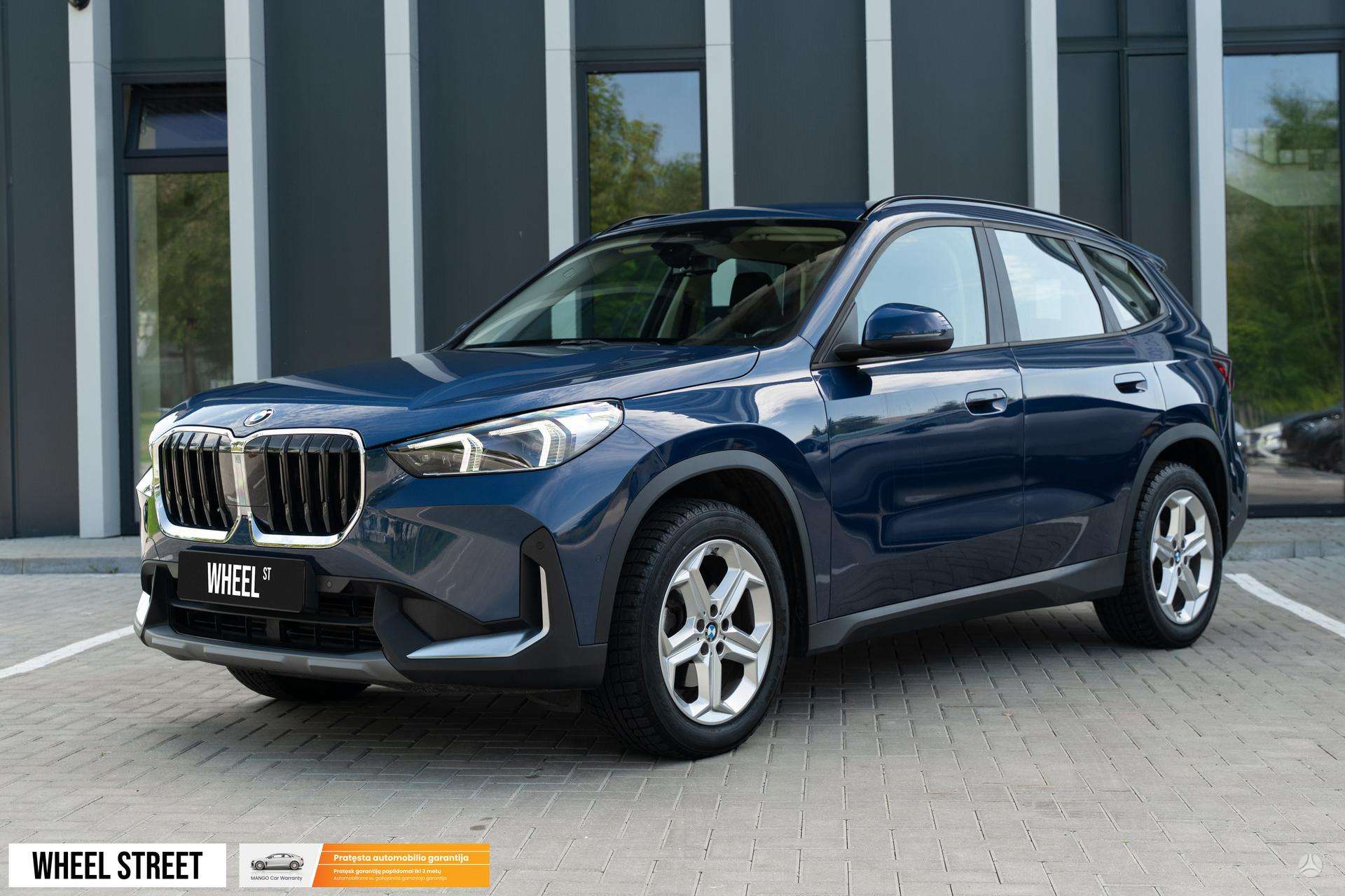 BMW X1.