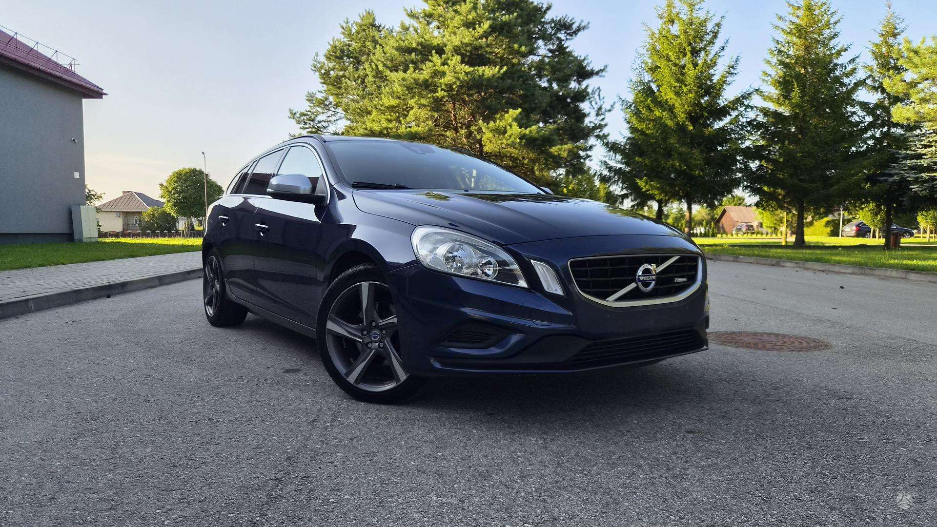 Volvo V60.