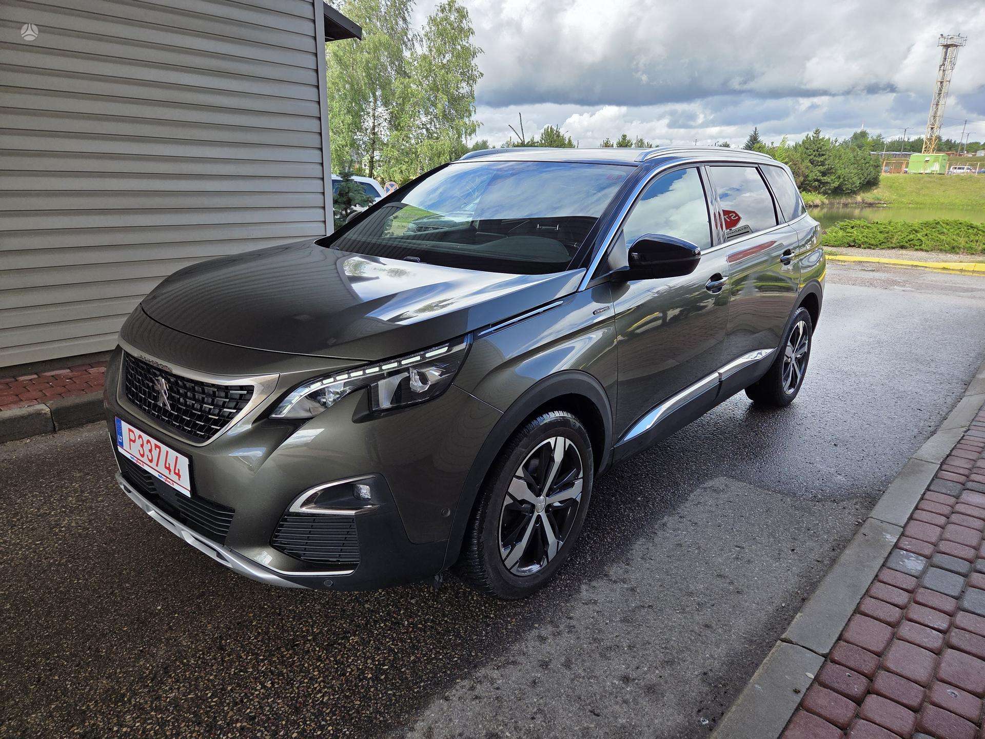 Peugeot 5008.