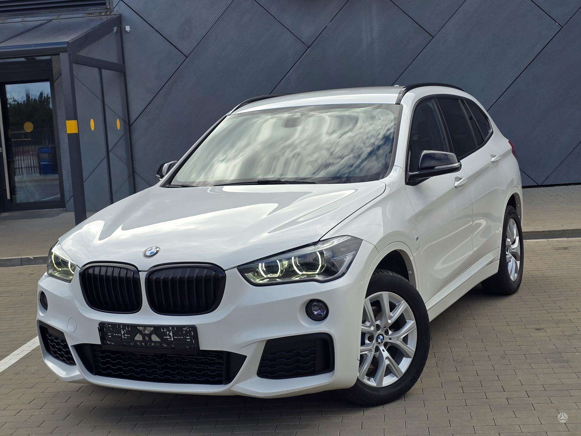 BMW X1.