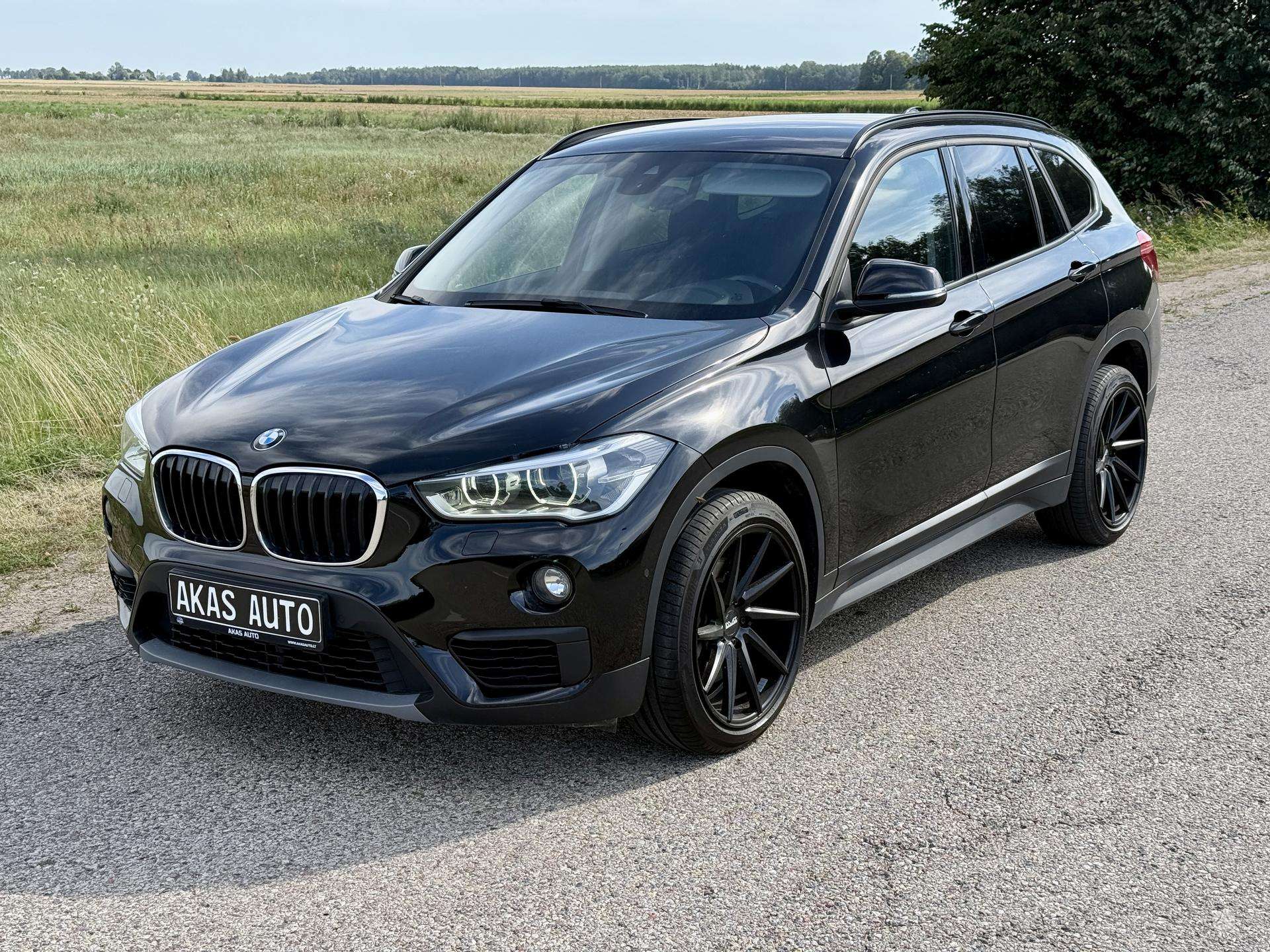 BMW X1.