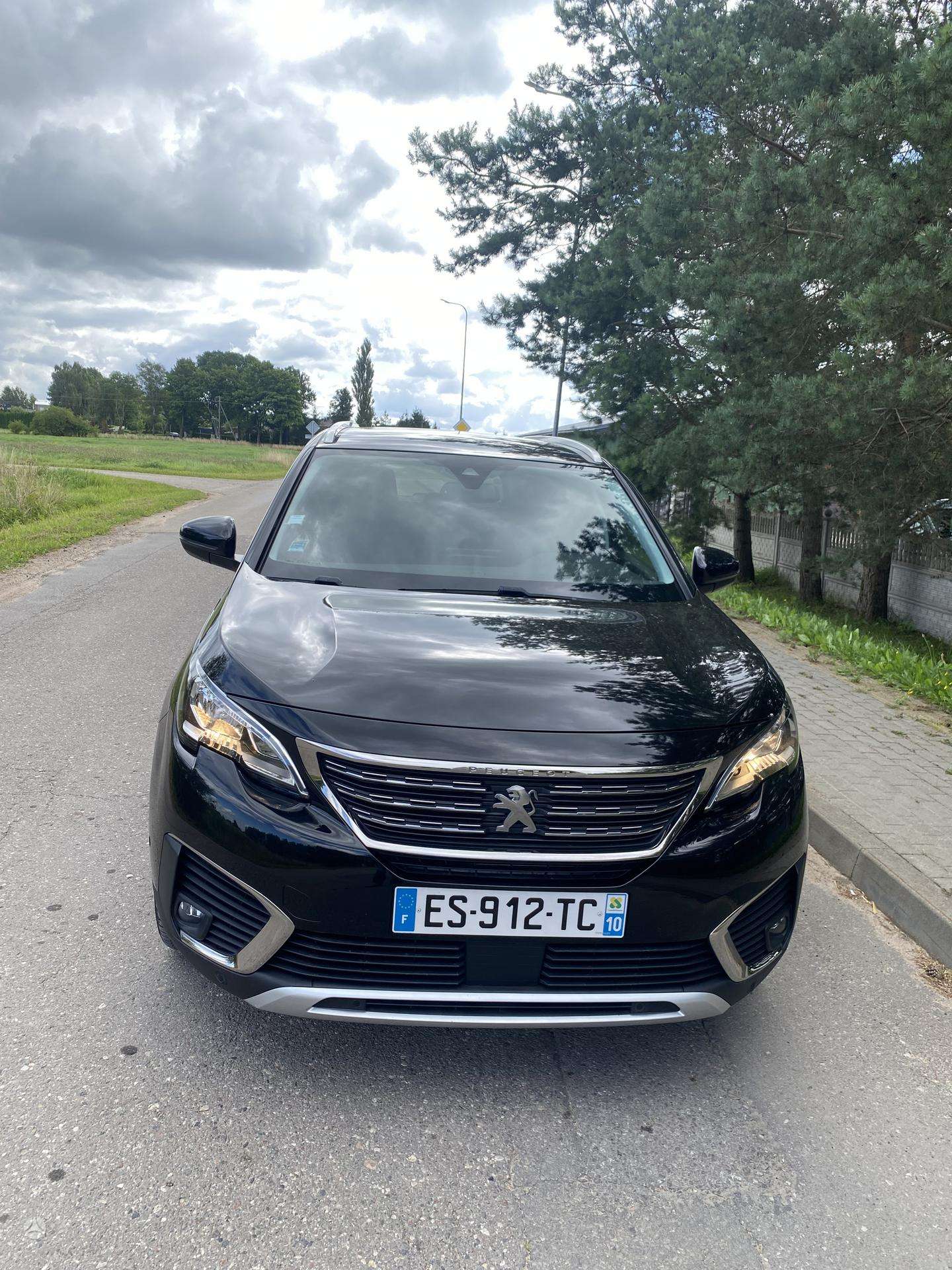 Peugeot 5008.
