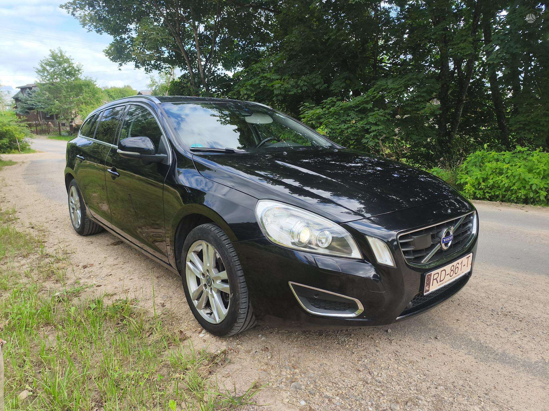 Volvo V60.