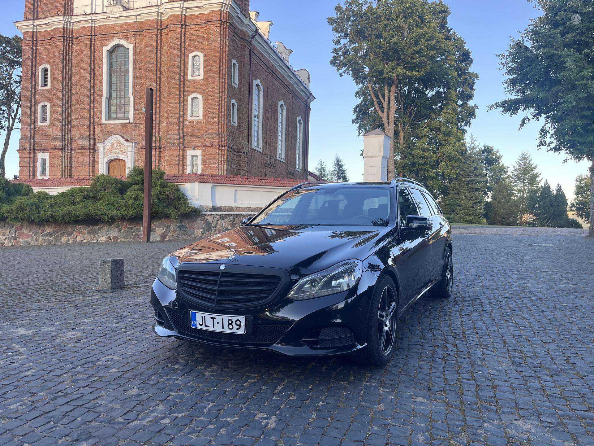Mercedes-Benz E300.