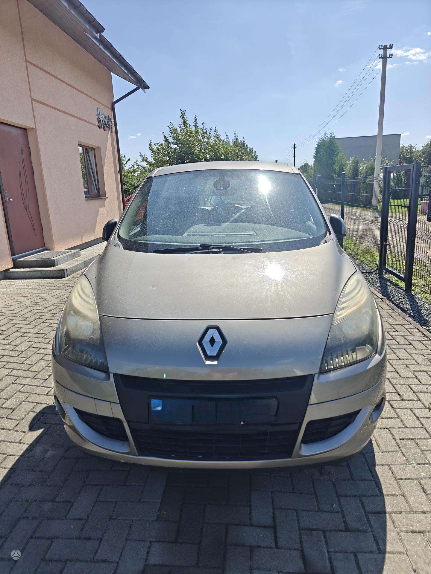 Renault Scenic.
