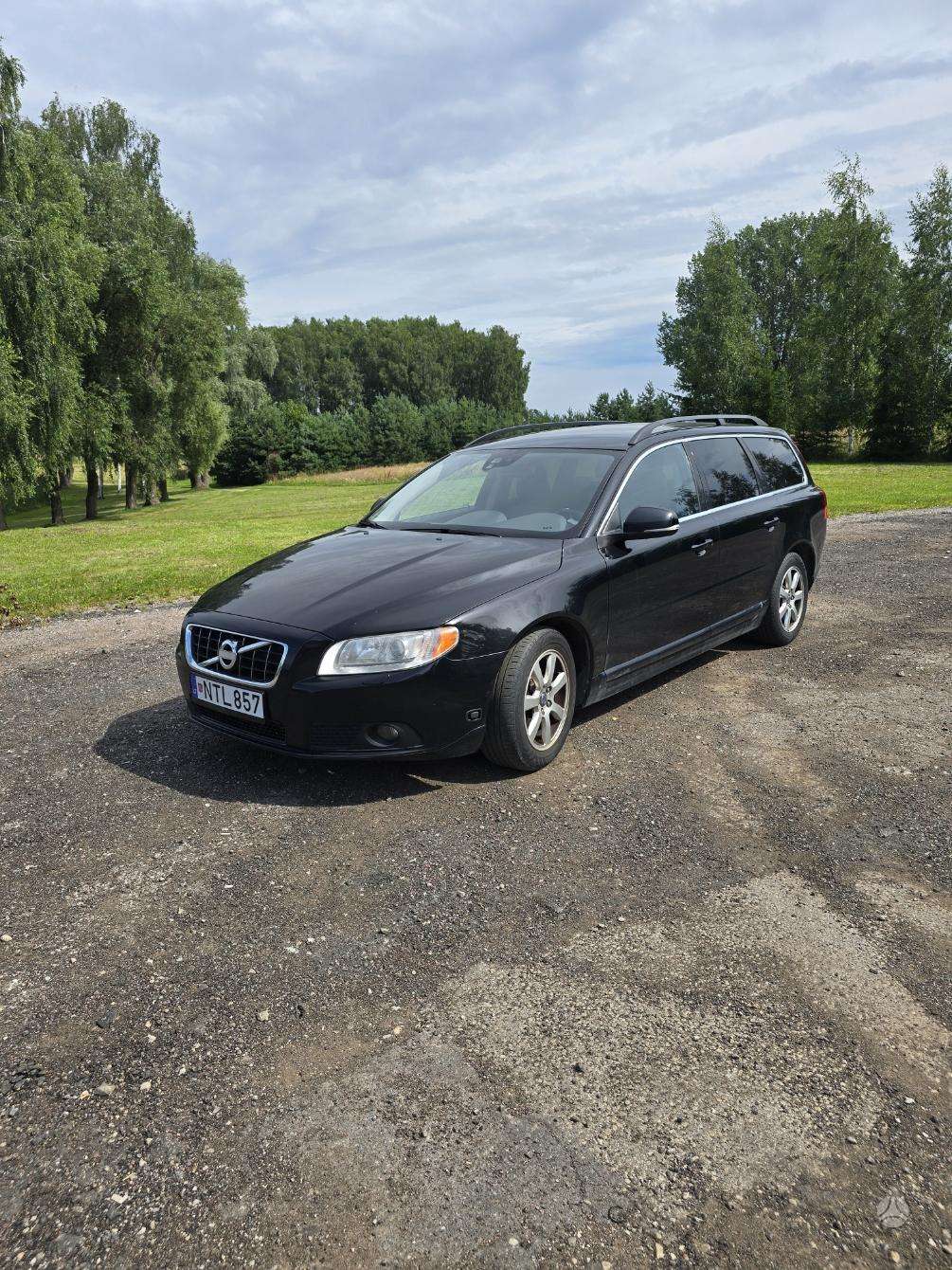 Volvo V70.