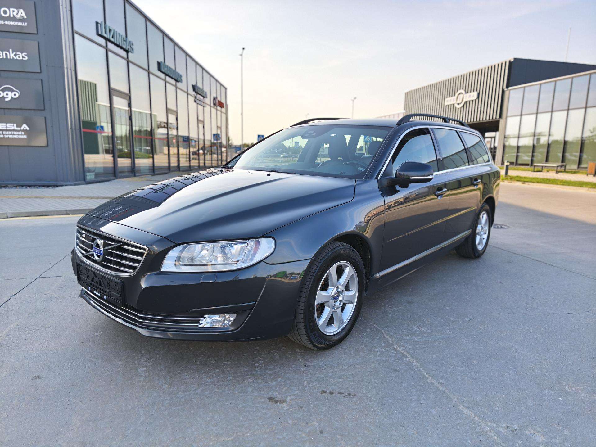 Volvo V70.
