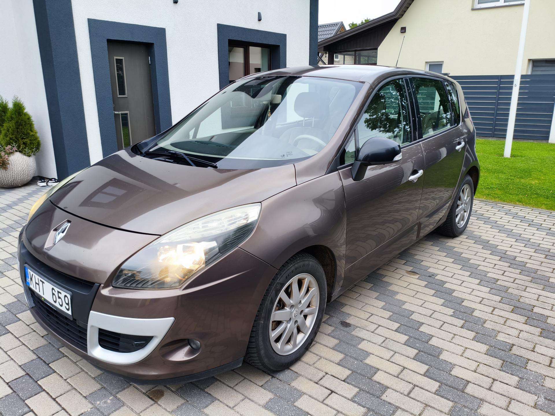 Renault Scenic.