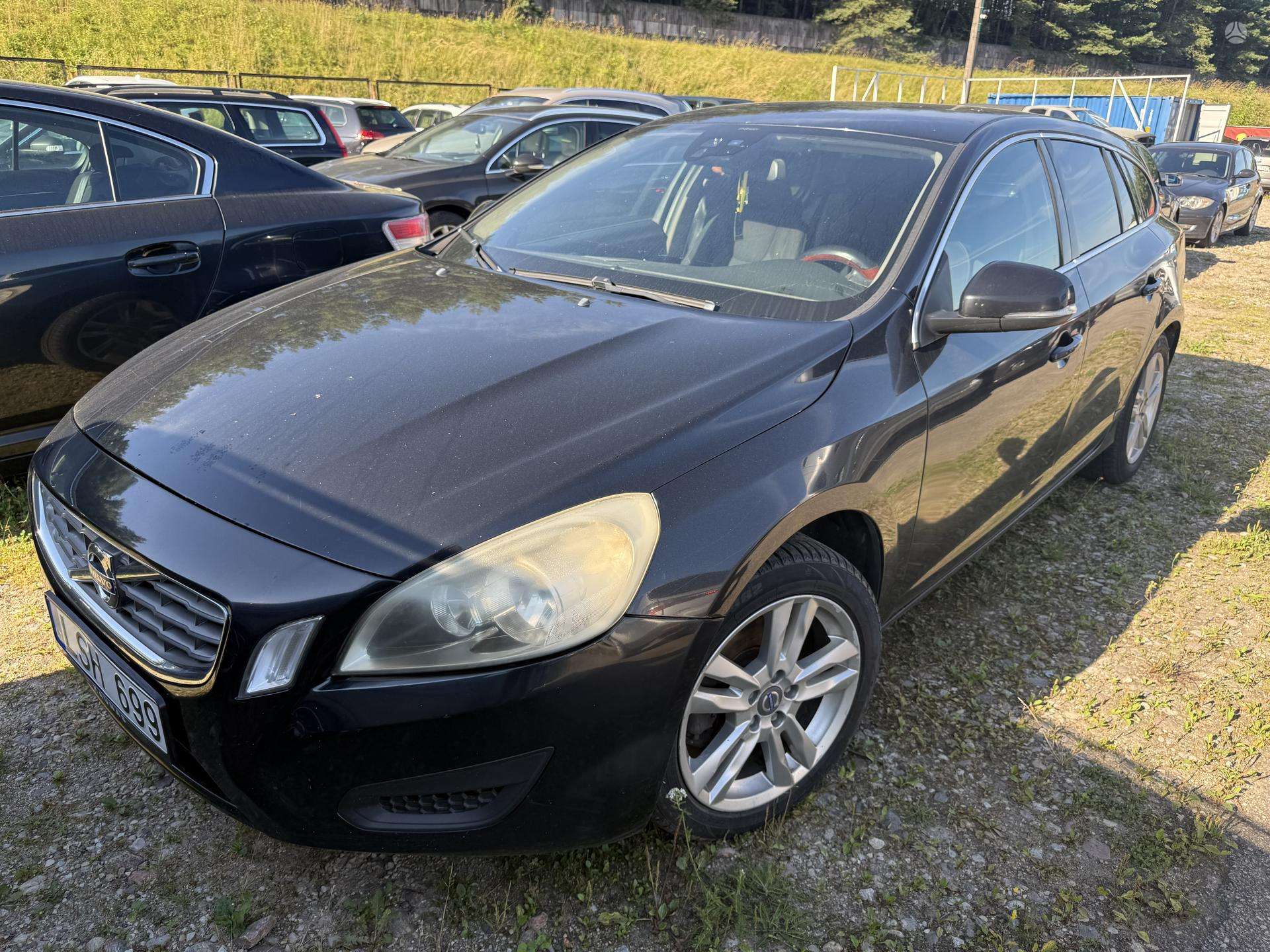 Volvo V60.