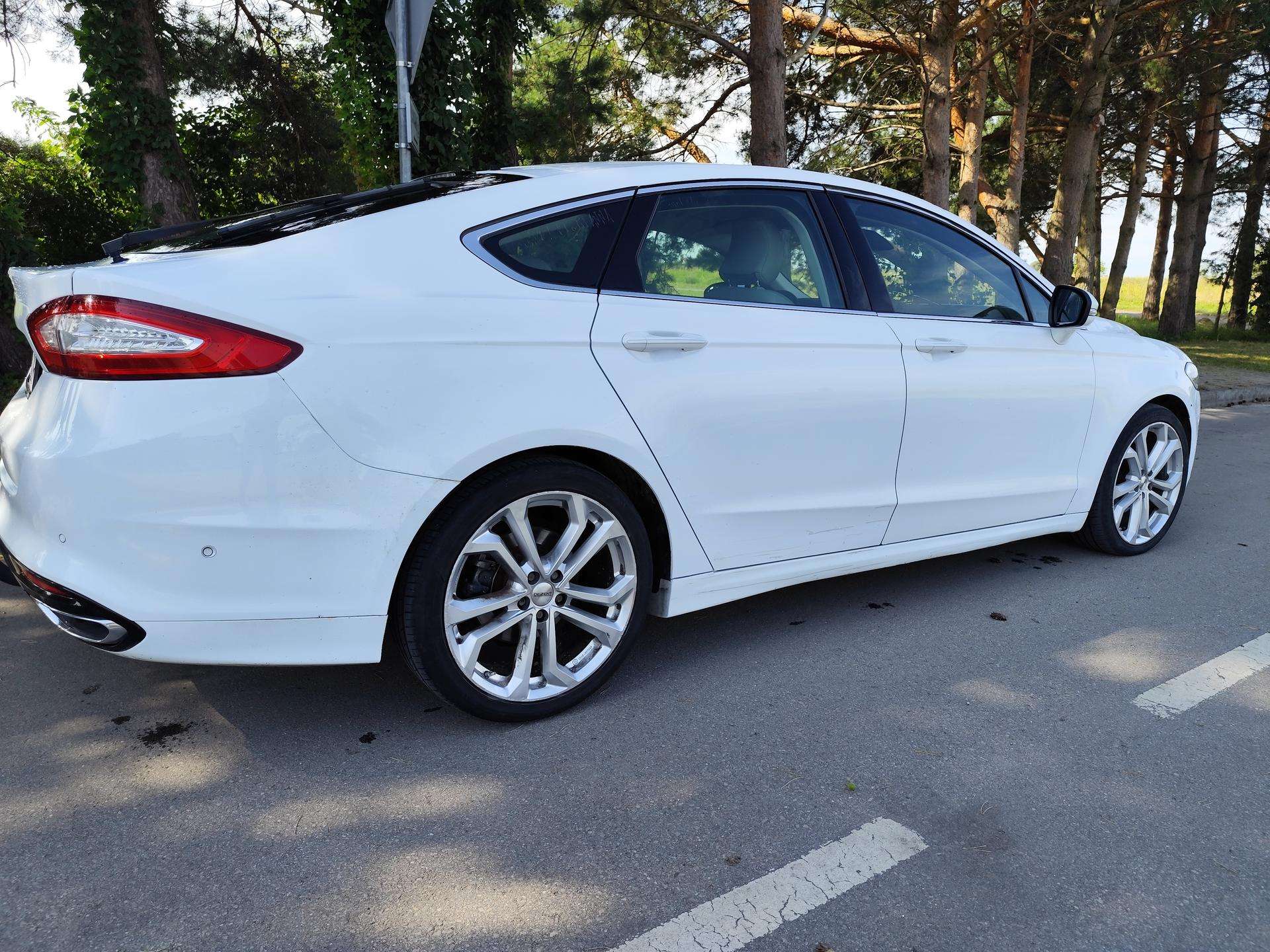 Ford Mondeo.