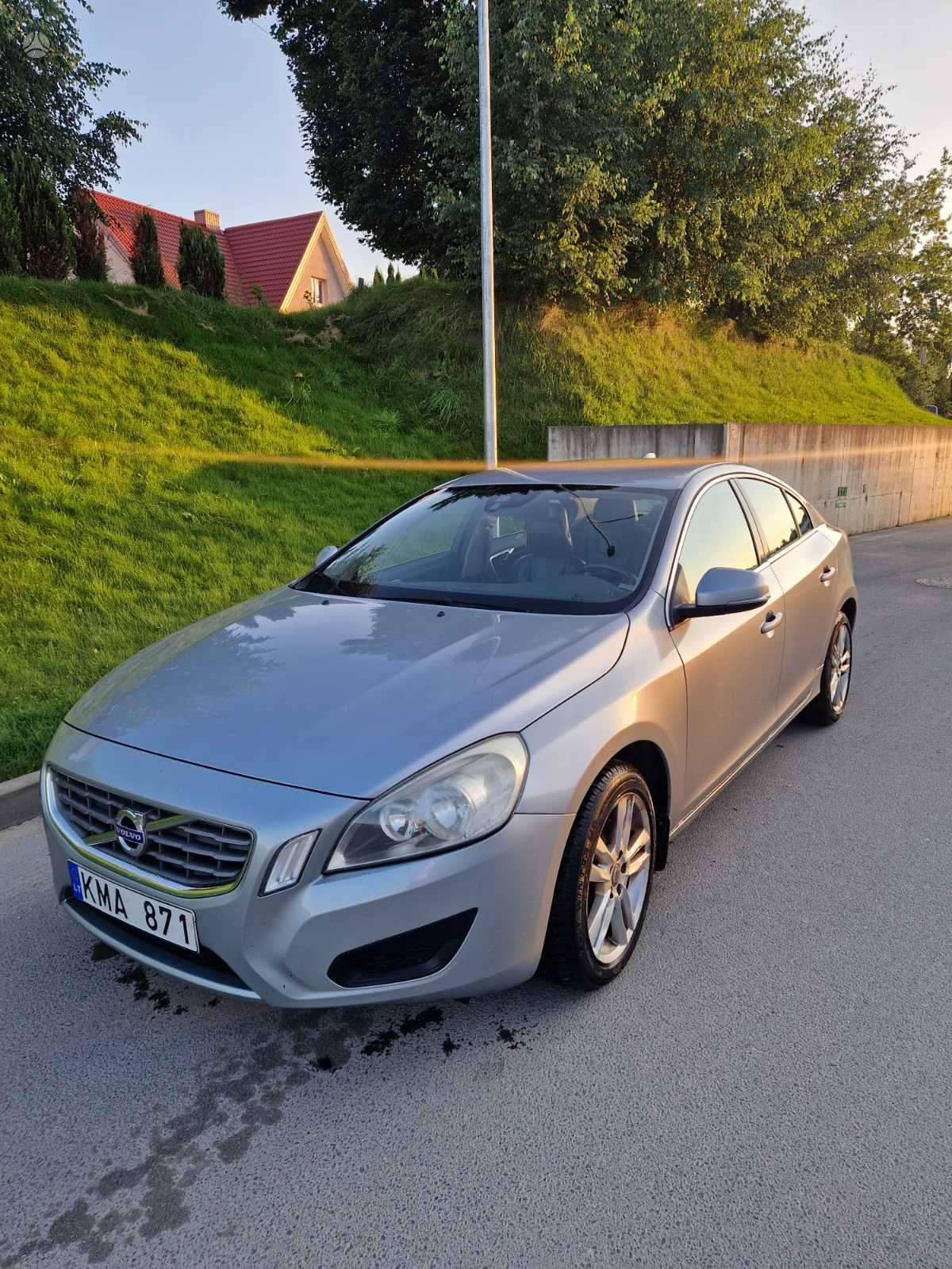 Volvo S60.